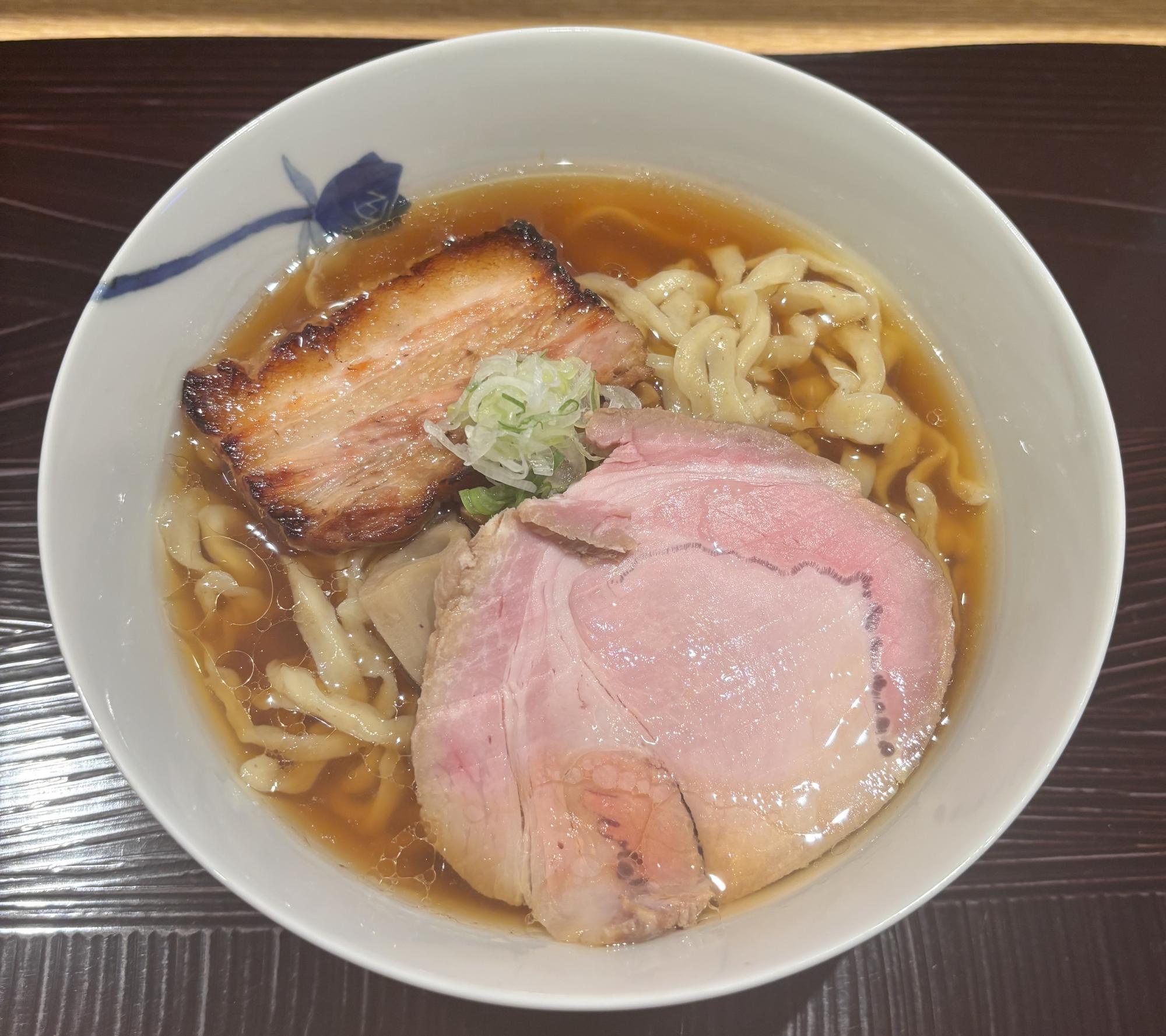 醤油　中太手揉み麺 1050円