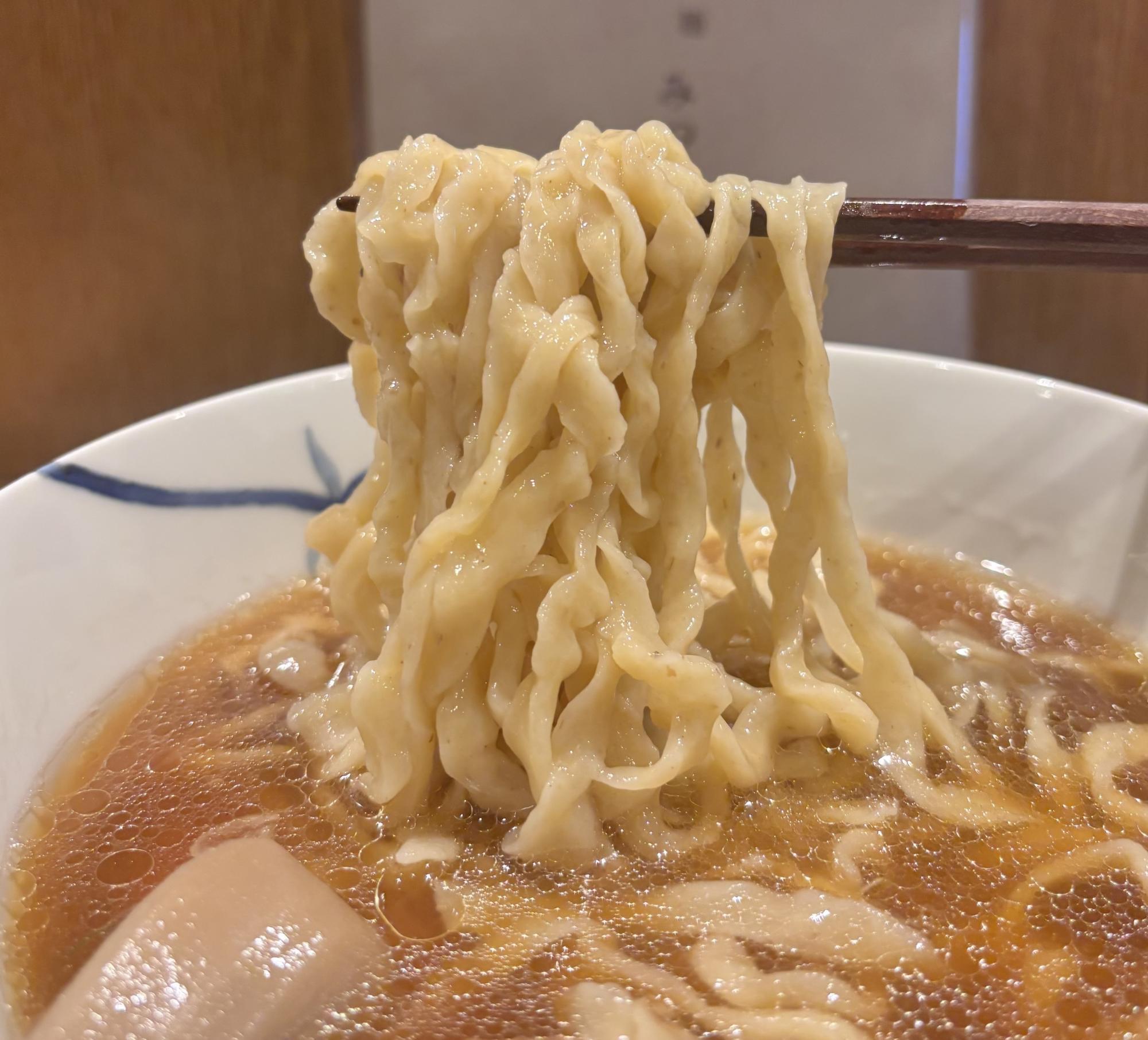 麺は中太手揉みor細麺から選択可能