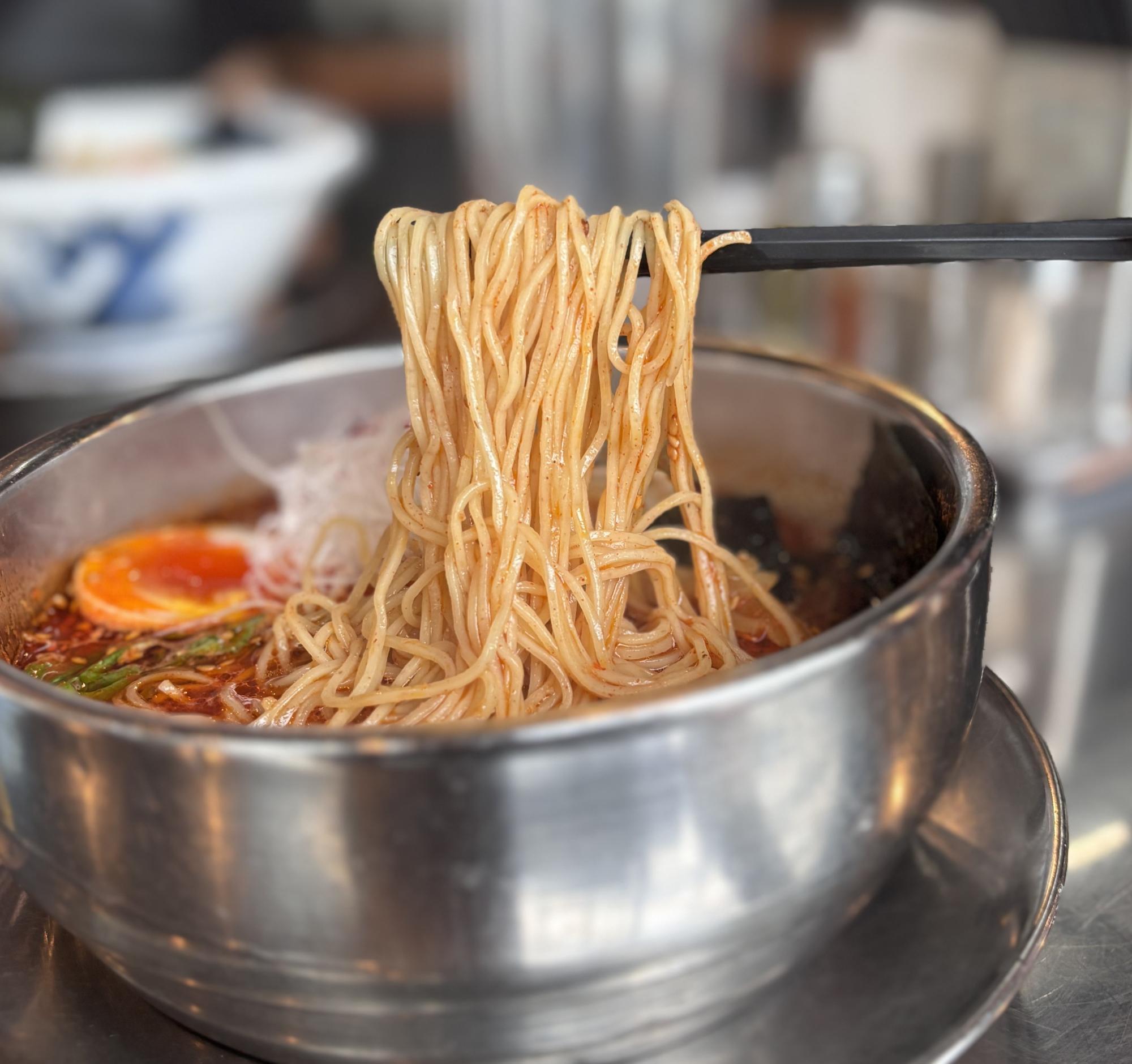 あの大ヒットラーメンのルーツが話題沸騰！原点の店で味わう