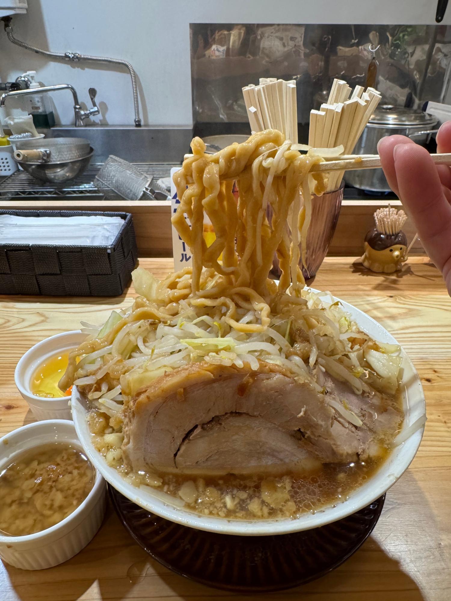 総SNSフォロワ数27万人!二郎系ラーメン大好きYouTuberが作る 総SNSフォロワ数27万人!二郎系ラーメン大好きYouTuberが作る