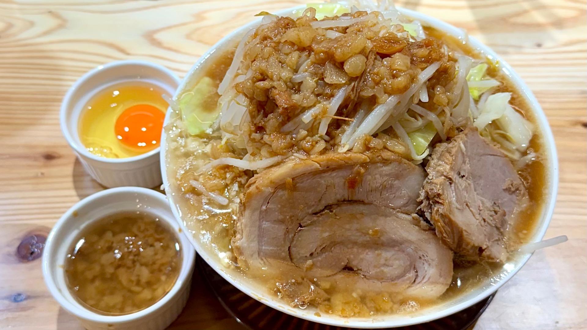 総SNSフォロワ数27万人!二郎系ラーメン大好きYouTuberが作る 総SNSフォロワ数27万人!二郎系ラーメン大好きYouTuberが作る