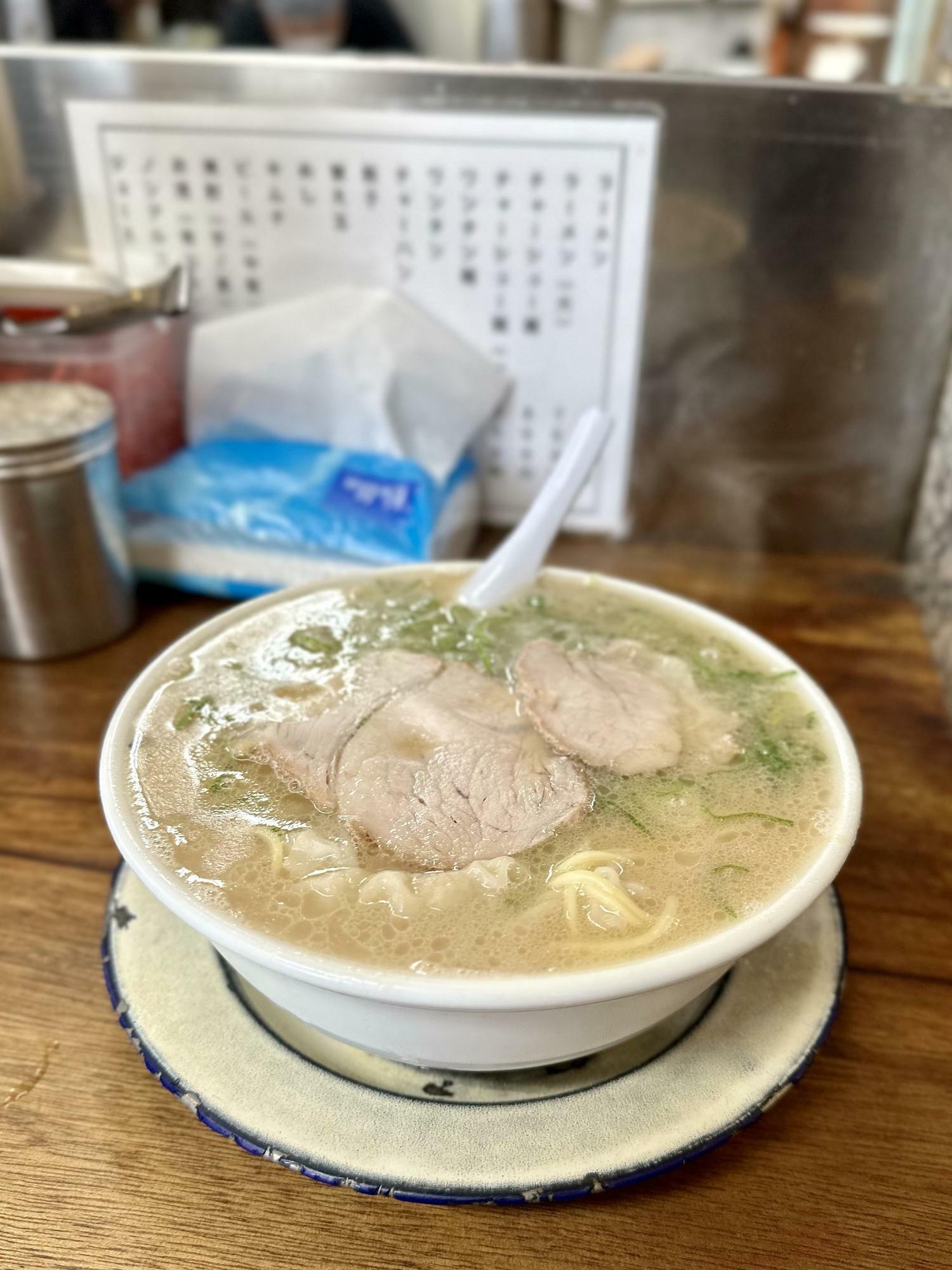 湯気が立つスープ