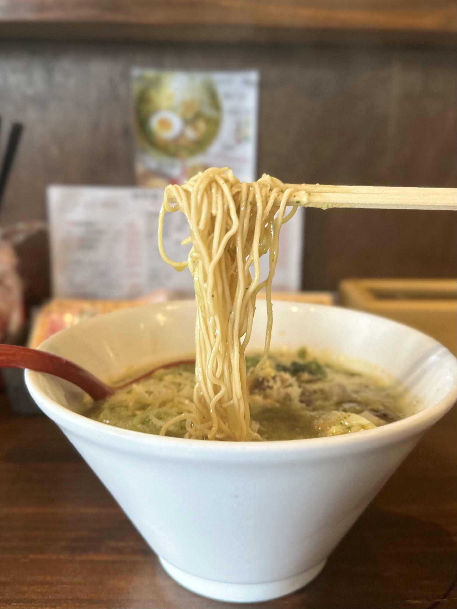 中細のストレート麺