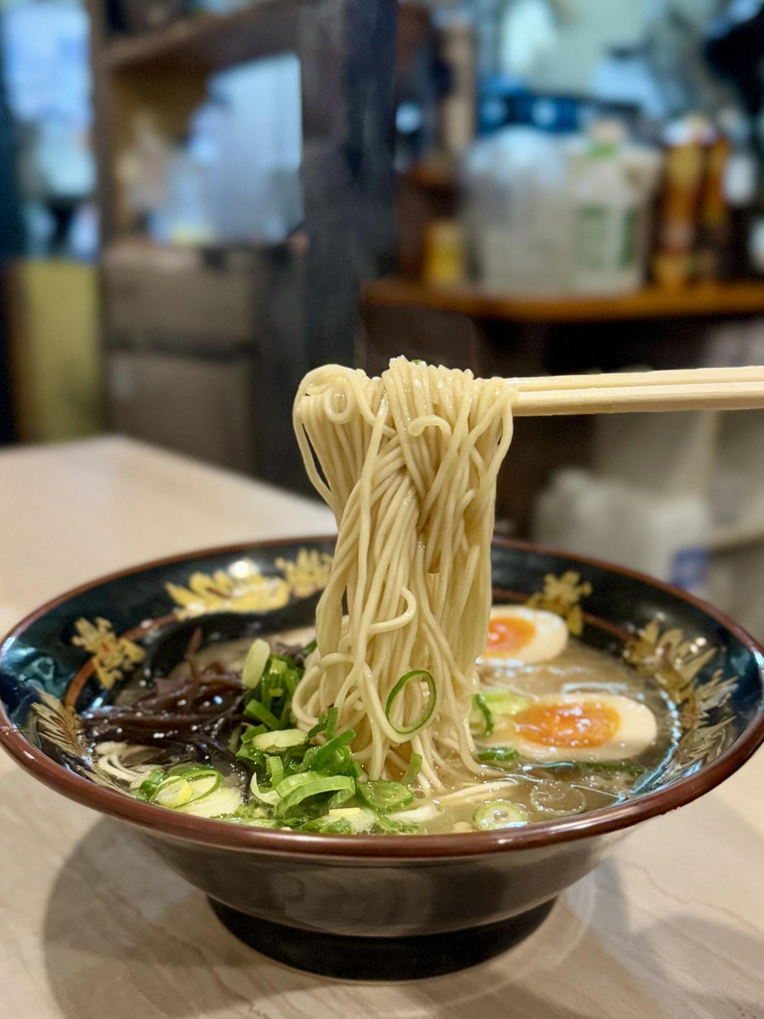 春吉橋の袂から始まった半世紀以上続く屋台の味。あっさり豚骨 春吉橋の袂から始まった半世紀以上続く屋台の味。あっさり豚骨