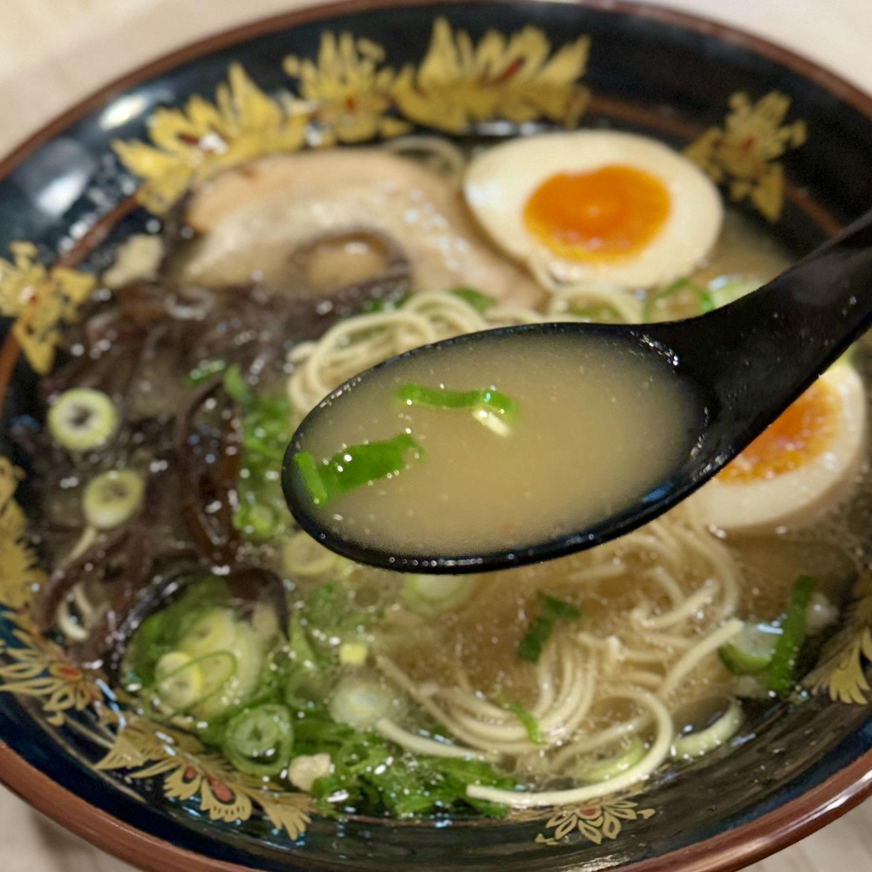 春吉橋の袂から始まった半世紀以上続く屋台の味。あっさり豚骨 春吉橋の袂から始まった半世紀以上続く屋台の味。あっさり豚骨