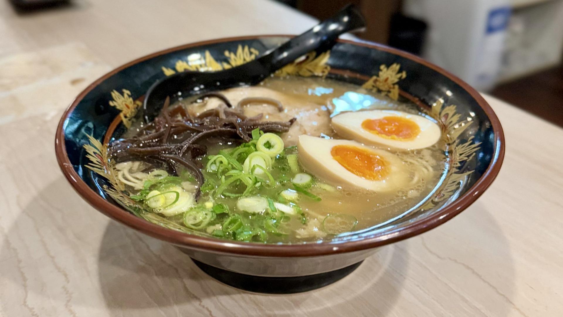 春吉橋の袂から始まった半世紀以上続く屋台の味。あっさり豚骨 春吉橋の袂から始まった半世紀以上続く屋台の味。あっさり豚骨