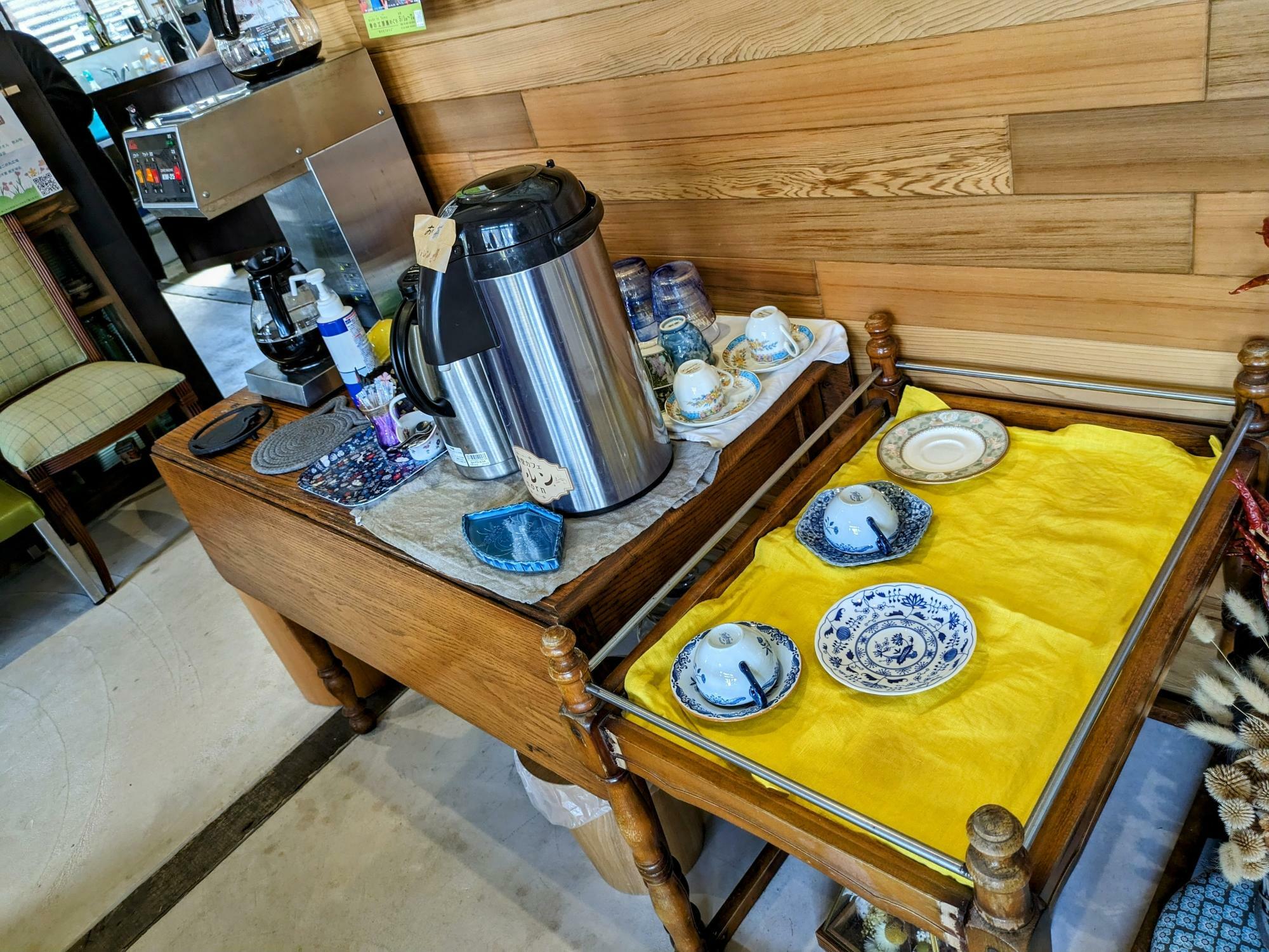 セルフサービスのお茶とお水