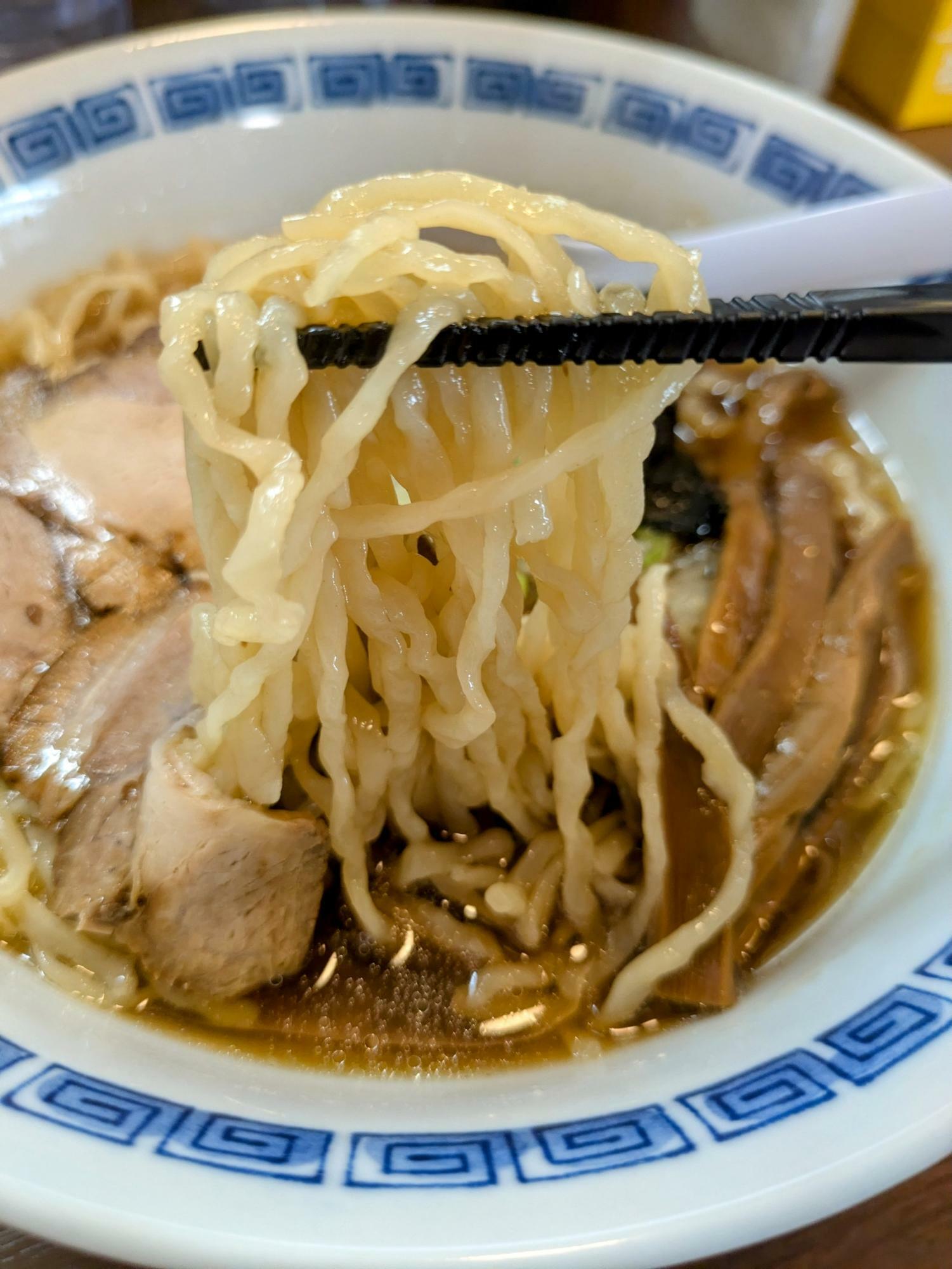 手揉み縮れ麺