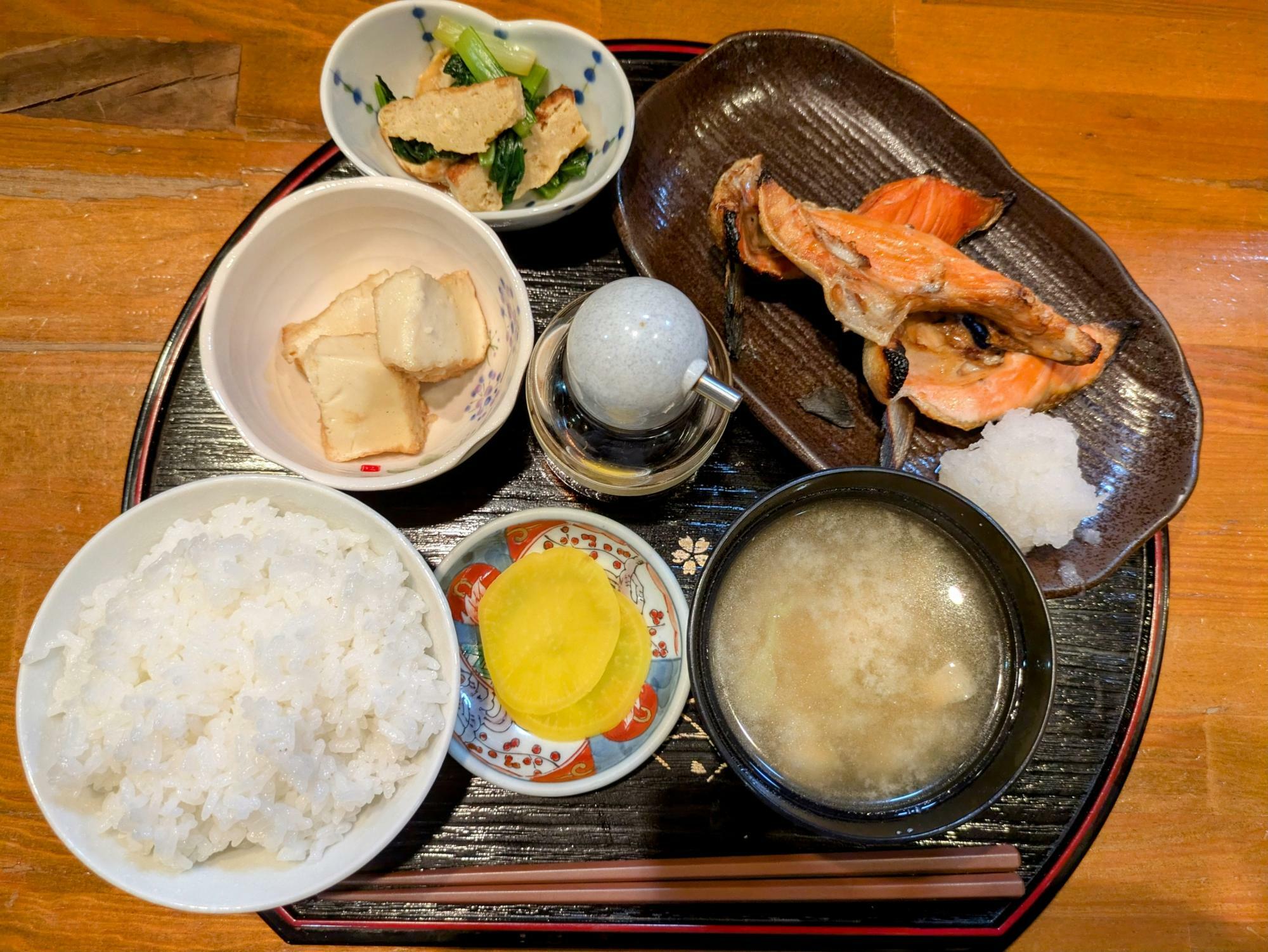 夜定食「鮭カマ」