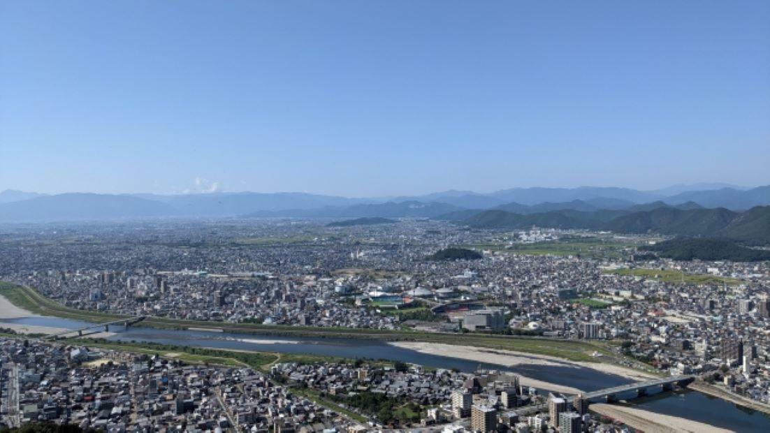 金華山から望む長良川