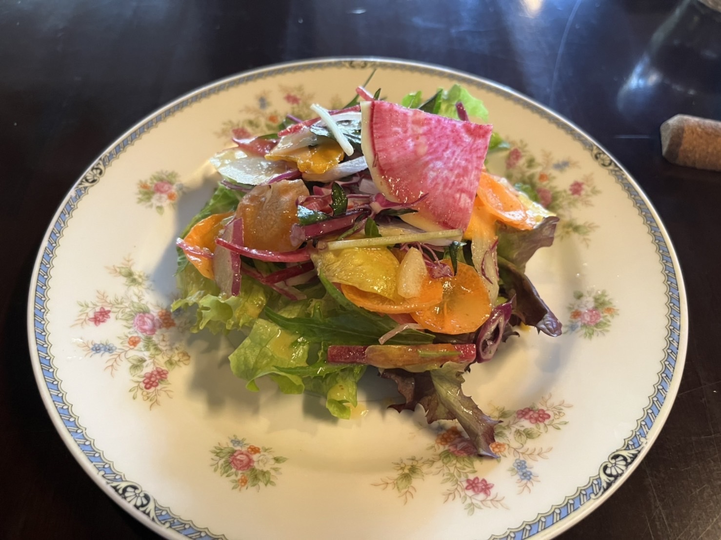 武蔵野山居の彩りサラダ