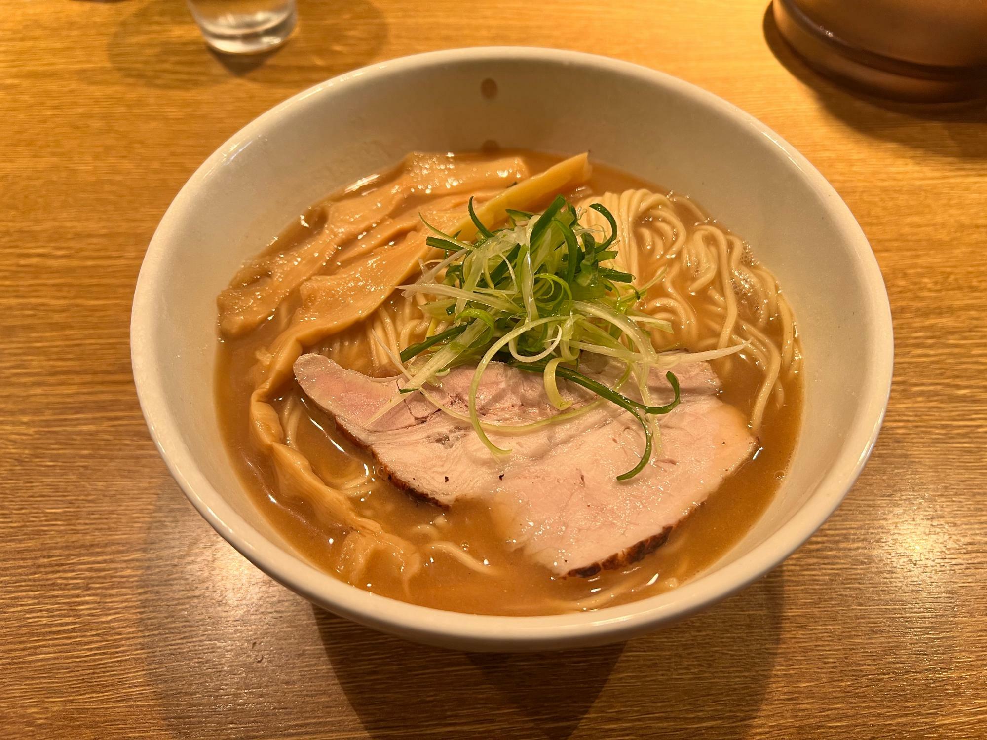 鶏白湯醤油ラーメン大盛り(200g) 840円