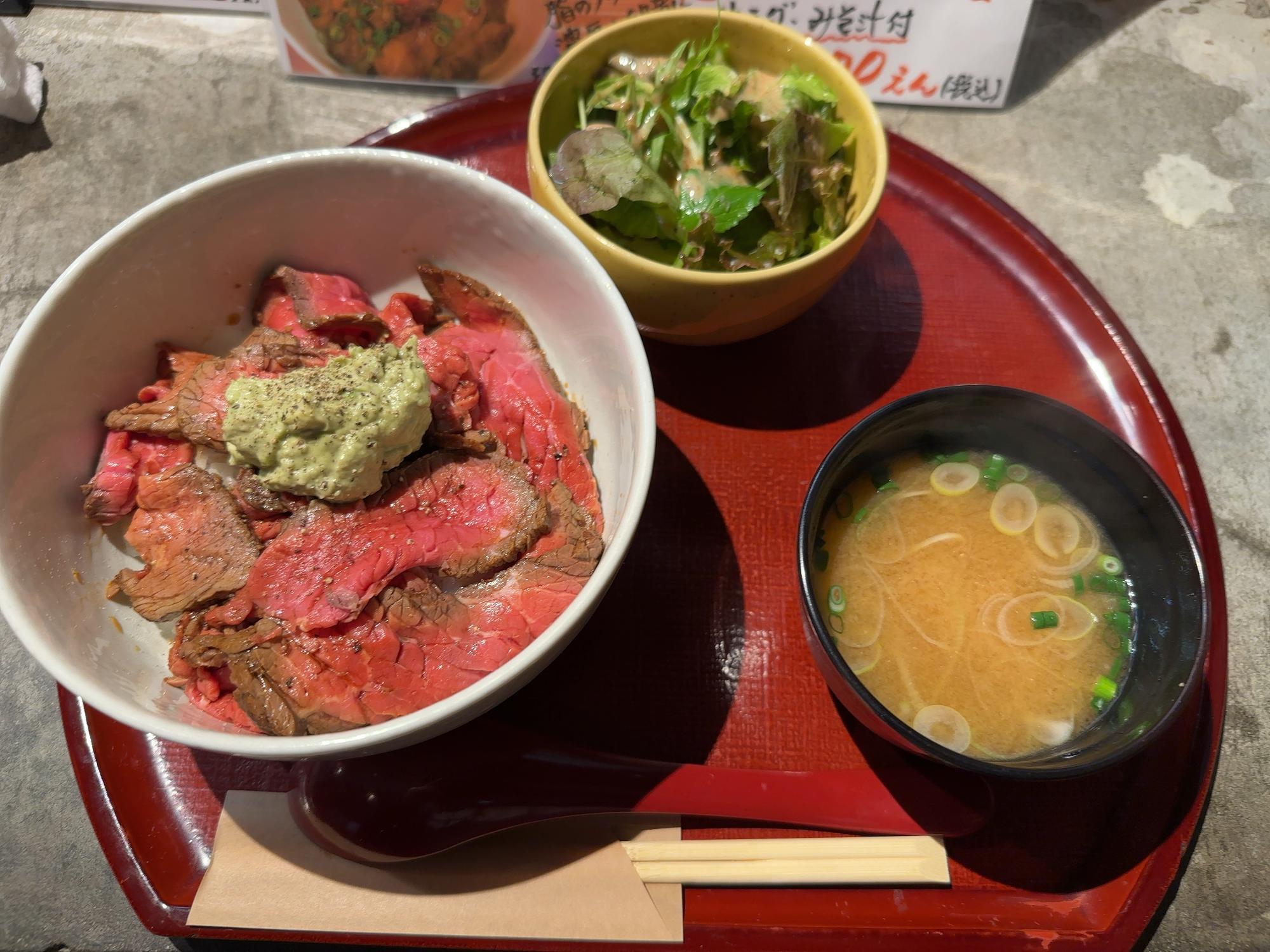 ローストビーフ丼(1,000円)