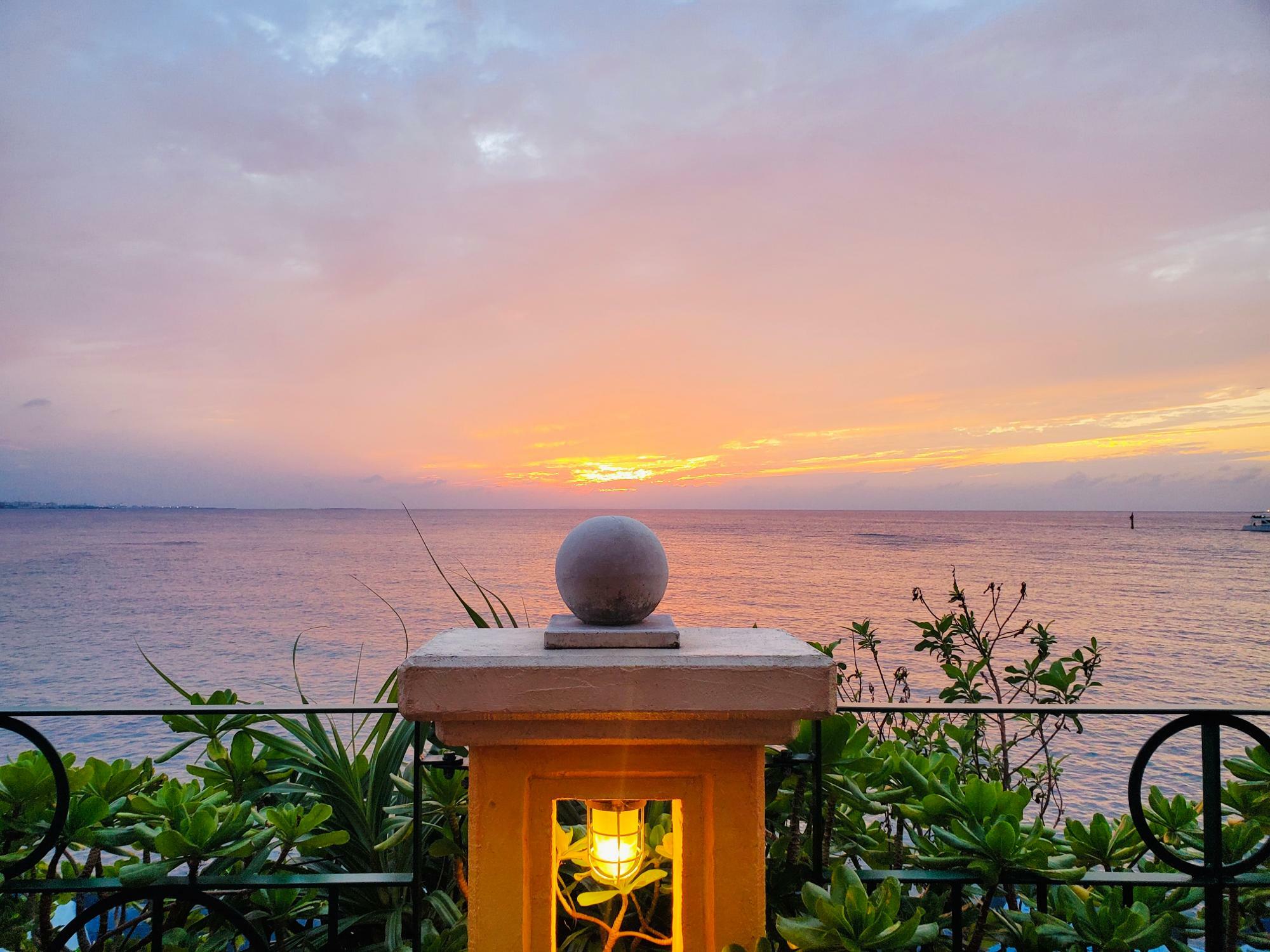 夕暮れ時にボードウォーク側から見た海