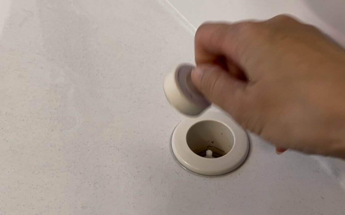 浴槽の排水口ボタン