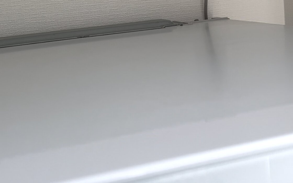 冷蔵庫の上の掃除