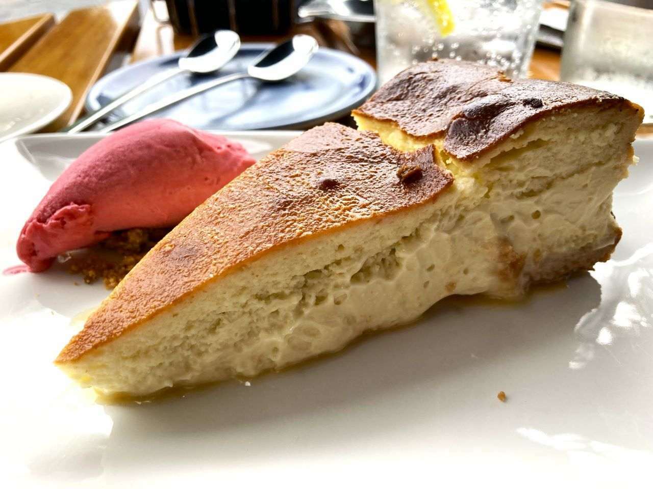 サン・セバスチャンのバスクチーズケーキ