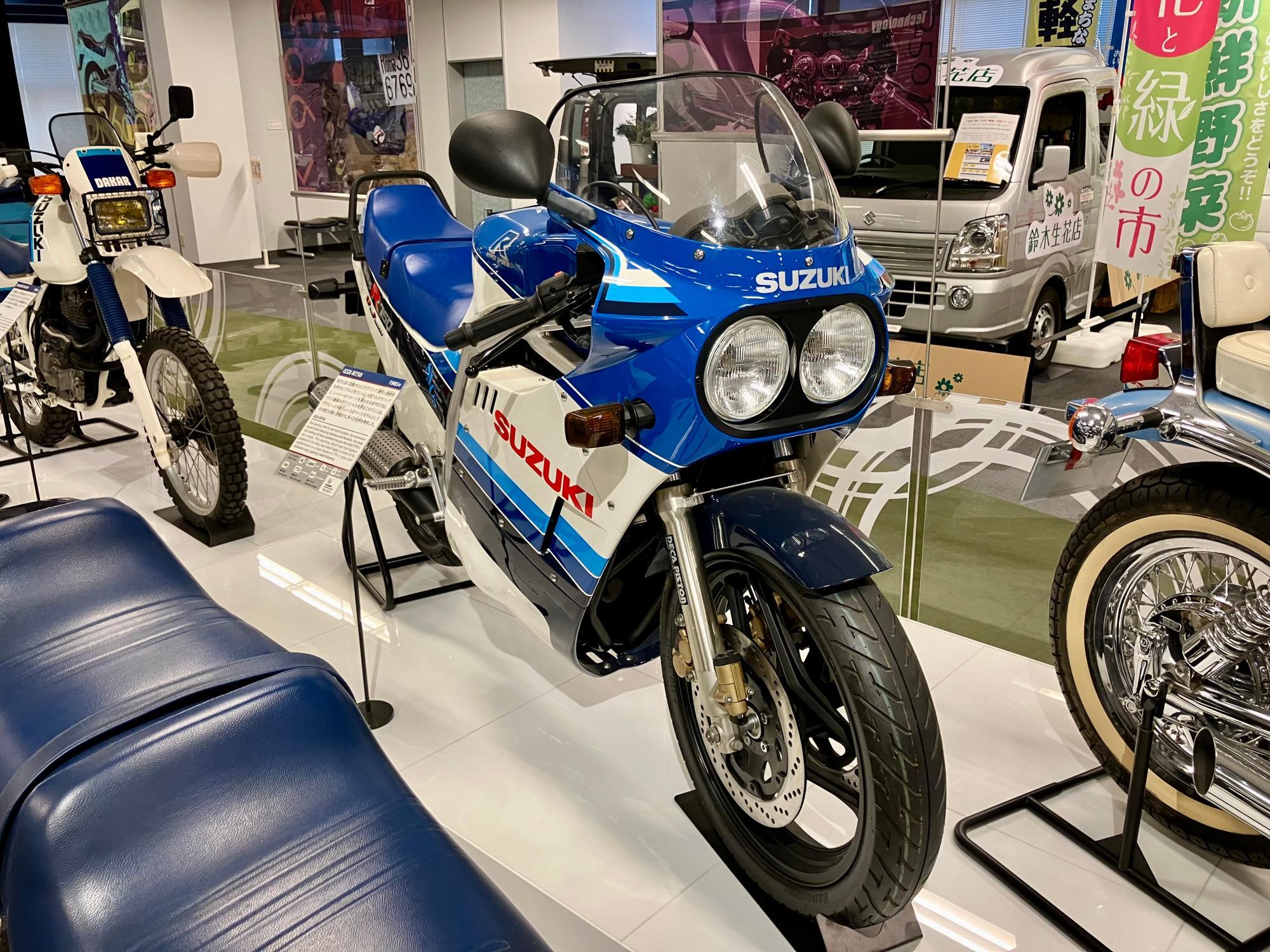 ▲油冷エンジンを搭載した初代GSX-R750