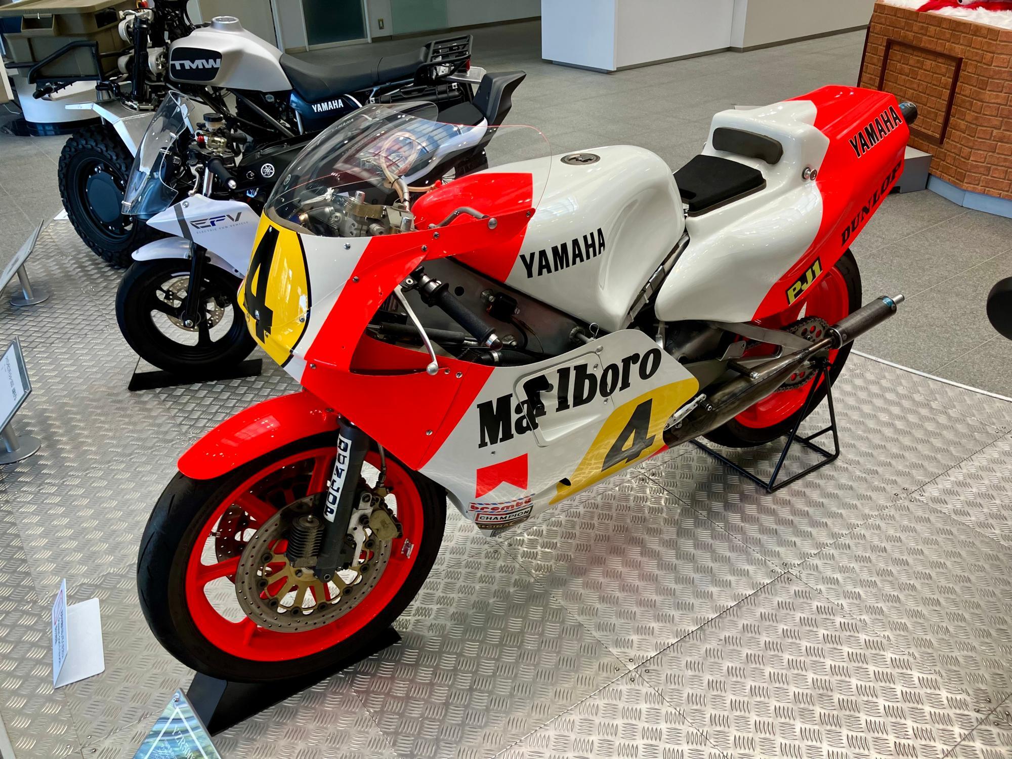 ▲1980年代に活躍したヤマハのレーシングマシン・YZR500