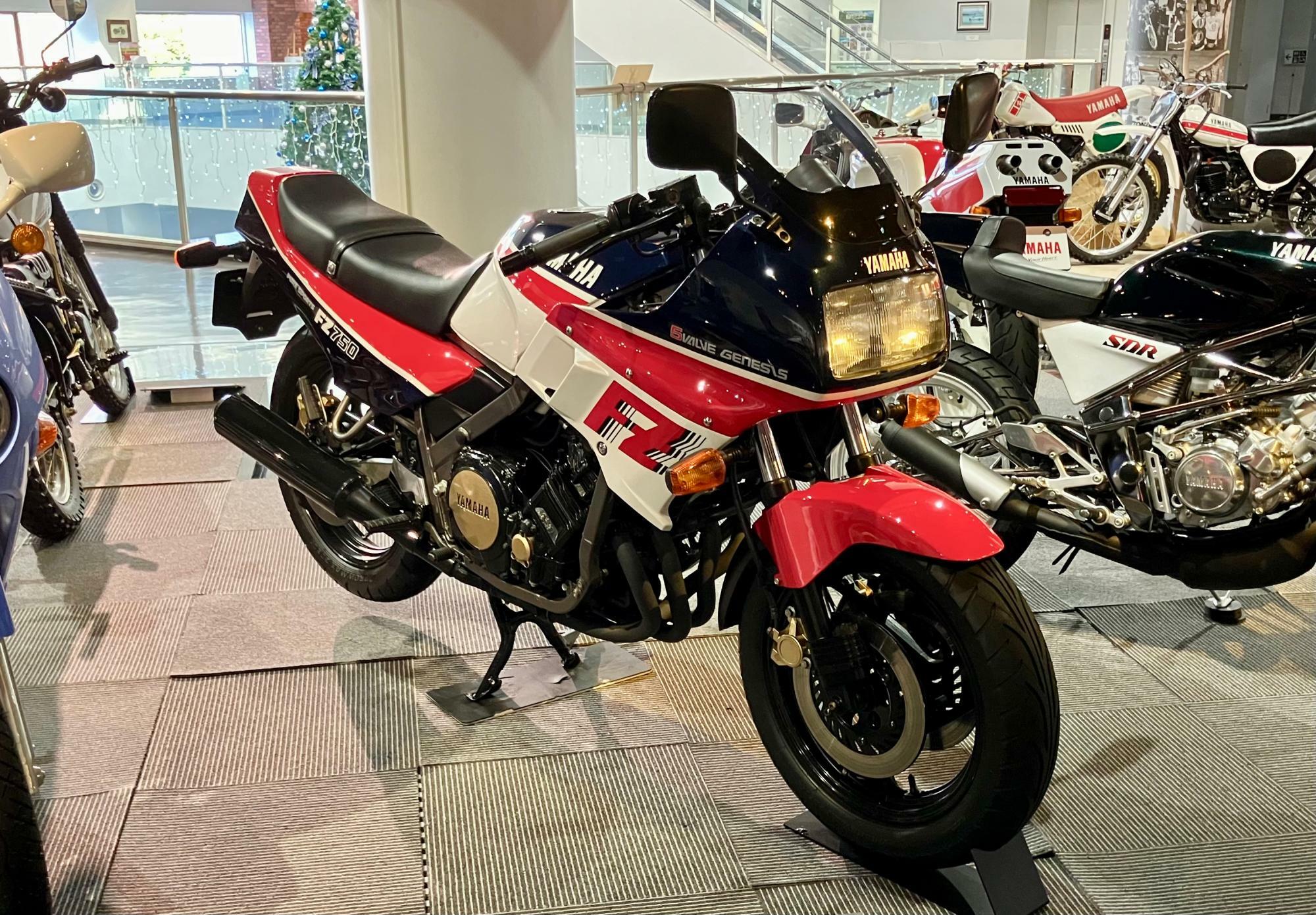 ▲ヤマハ初の大型スーパースポーツ・FZ750