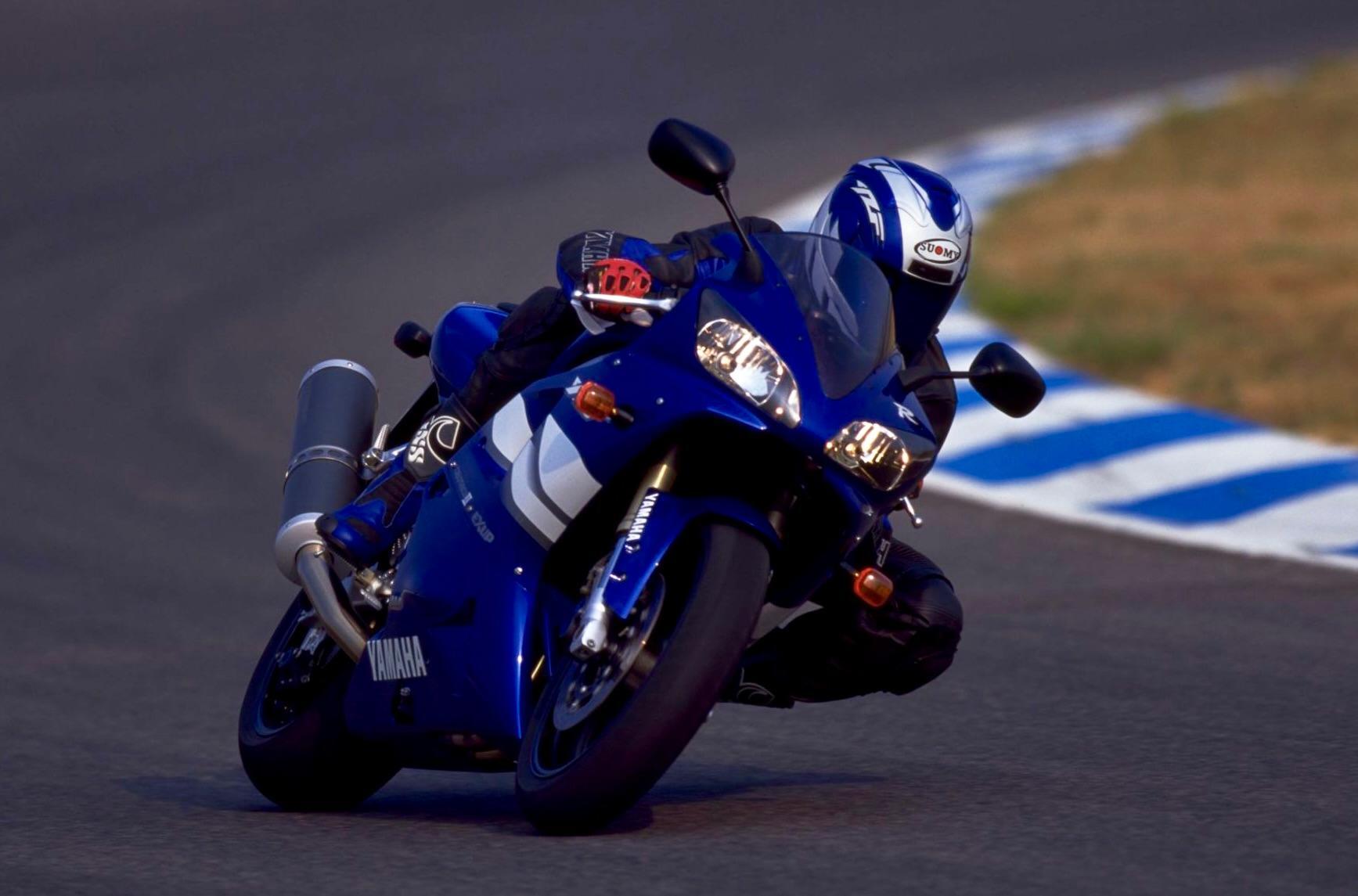 ▲YZF-R1がリッターSSの世界を切り拓いた(画像引用元：ヤマハ発動機)