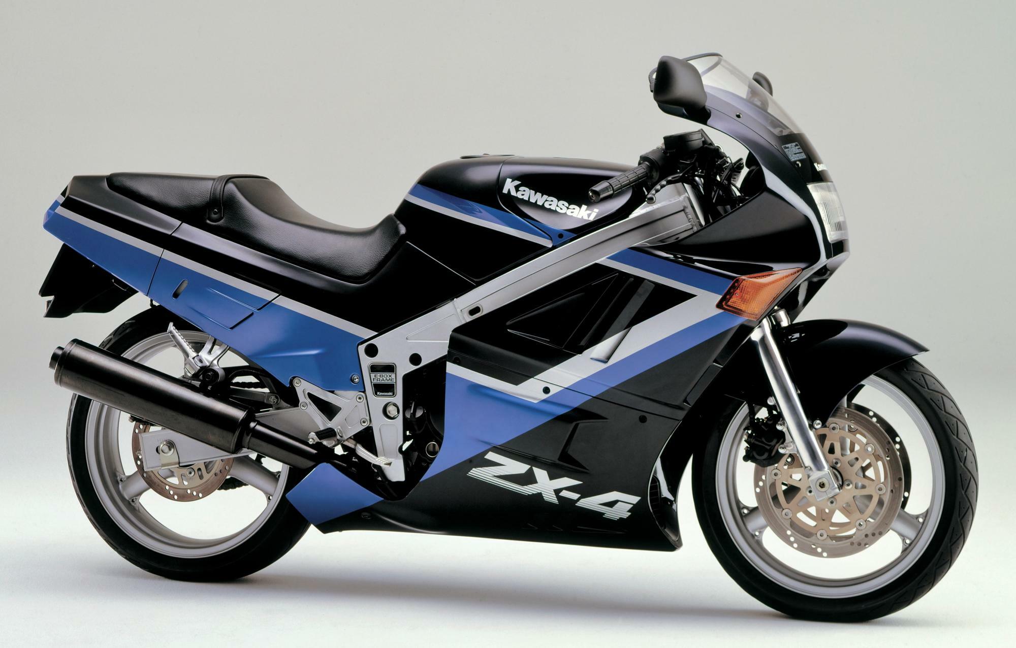 オートバイのあれこれ『カワサキ史上初の４ストレプリカ!? ZX-4 