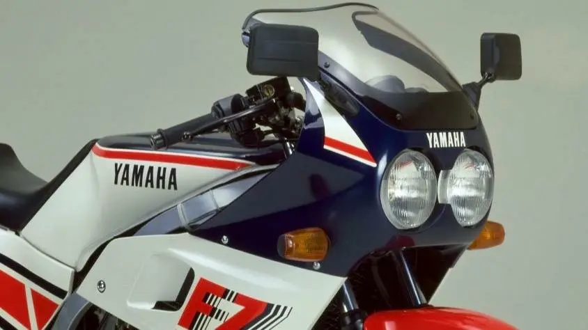オートバイのあれこれ『ヤマハ初の４ストレプリカ・FZ400R』（Rotti 
