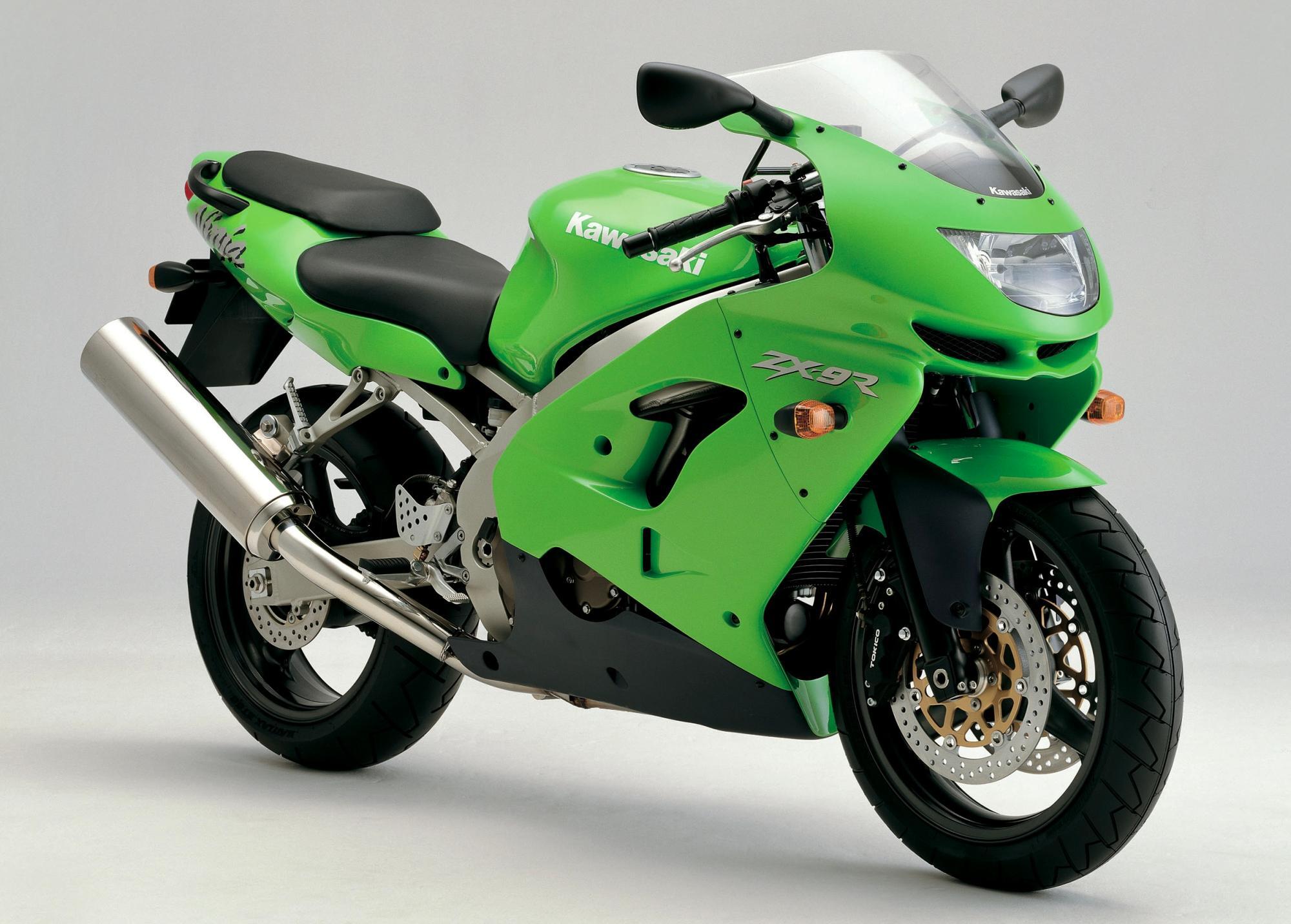 ▲モデルチェンジした二代目・C型ZX-9R(1998／画像引用元：川崎重工)