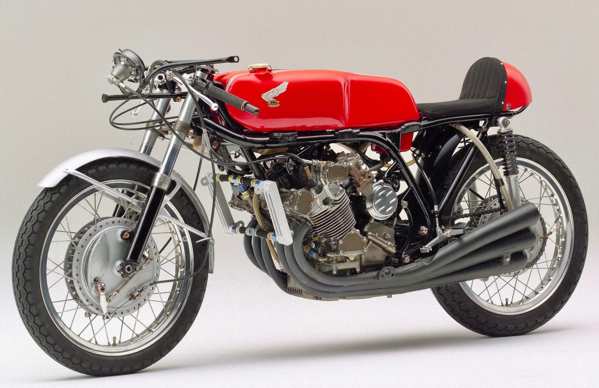 ▲レーシングマシンのRC166。250ccの６気筒エンジンだった〈1967／画像引用元：本田技研工業〉