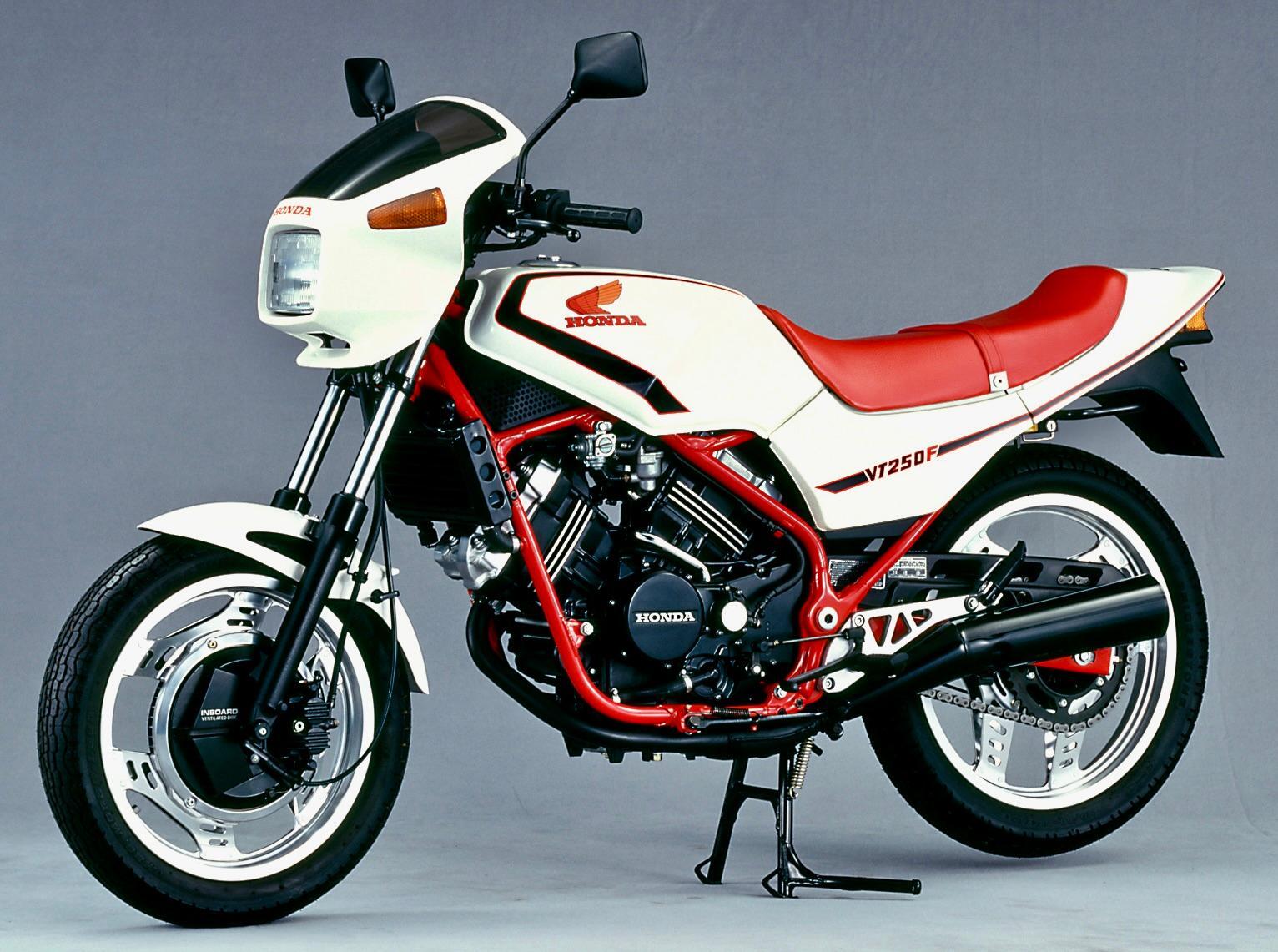 オートバイのあれこれ『YZR500譲りの設計。進化した“RZ オートバイのあれこれ『YZR500譲りの設計。進化した“RZ