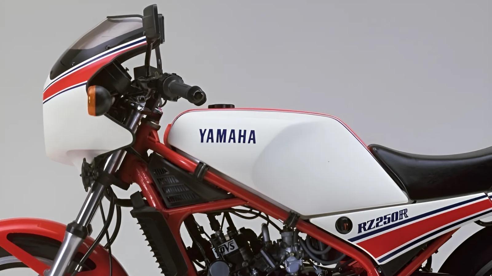 オートバイのあれこれ『YZR500譲りの設計。進化した“RZ オートバイのあれこれ『YZR500譲りの設計。進化した“RZ