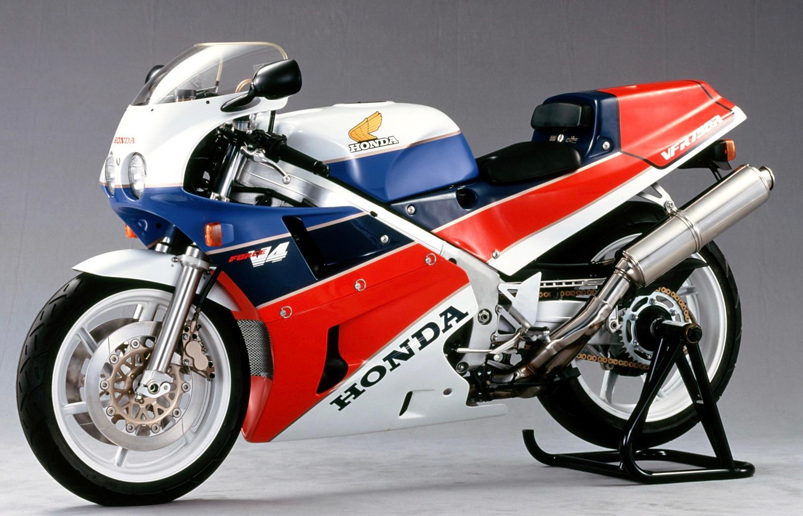 ▲VFR750R〈1987／画像引用元：本田技研工業〉