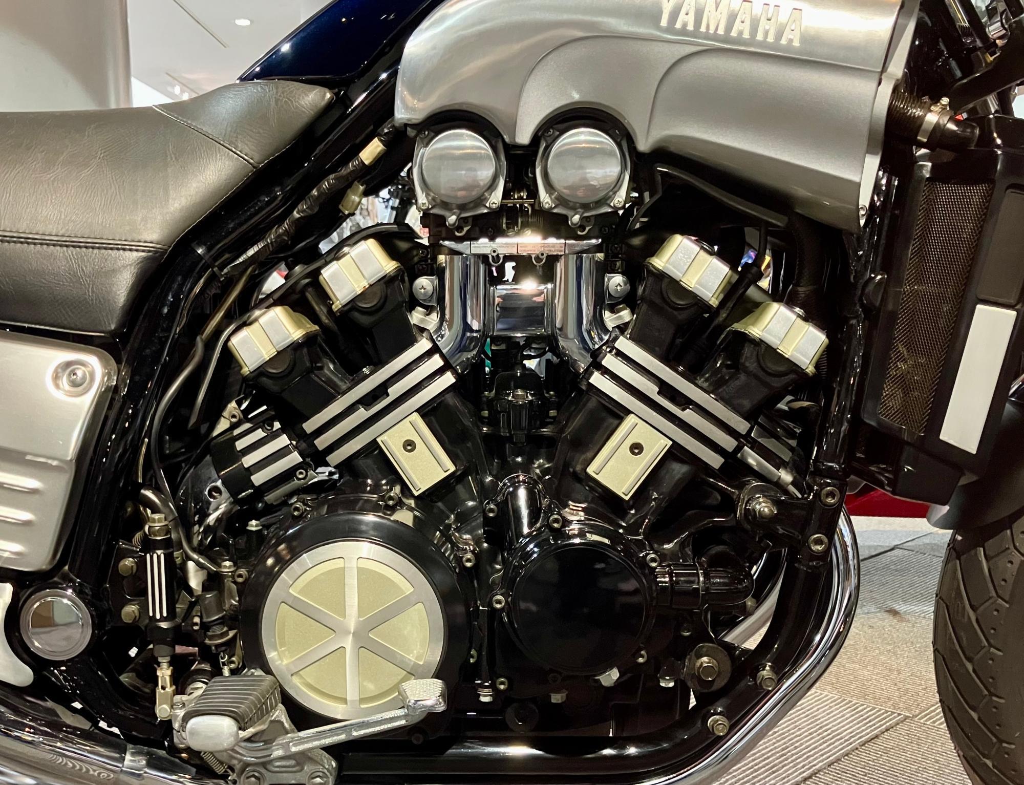 オートバイのあれこれ『イメージはV8マッスルカー!VMAX オートバイのあれこれ『イメージはV8マッスルカー!VMAX