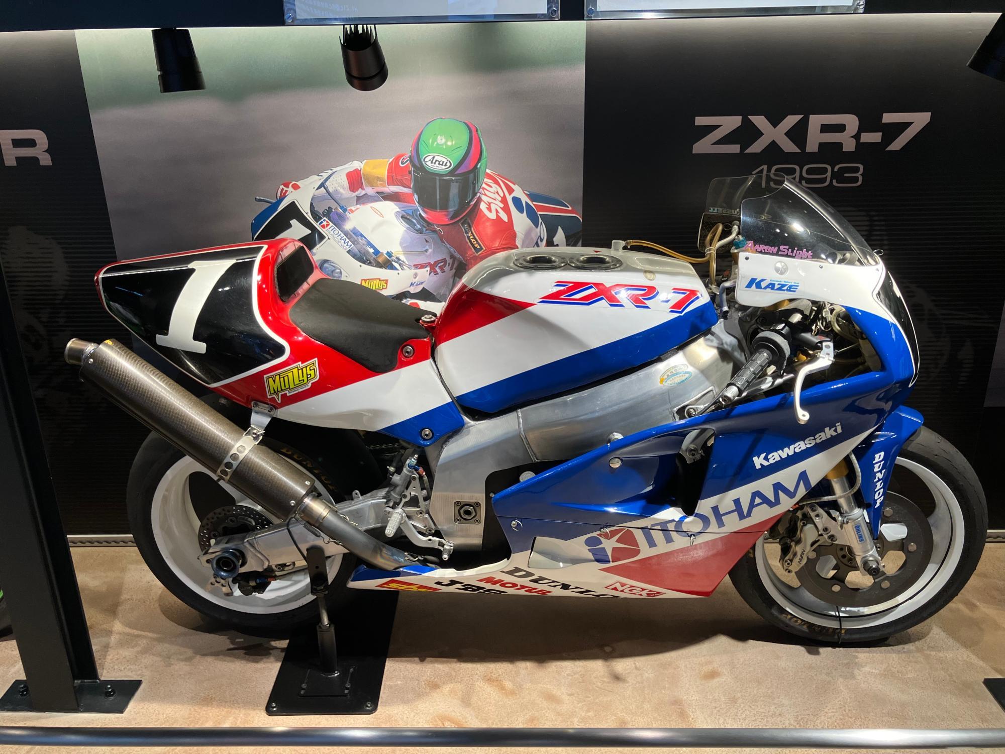 ▲93年の８耐を制したZXR-7