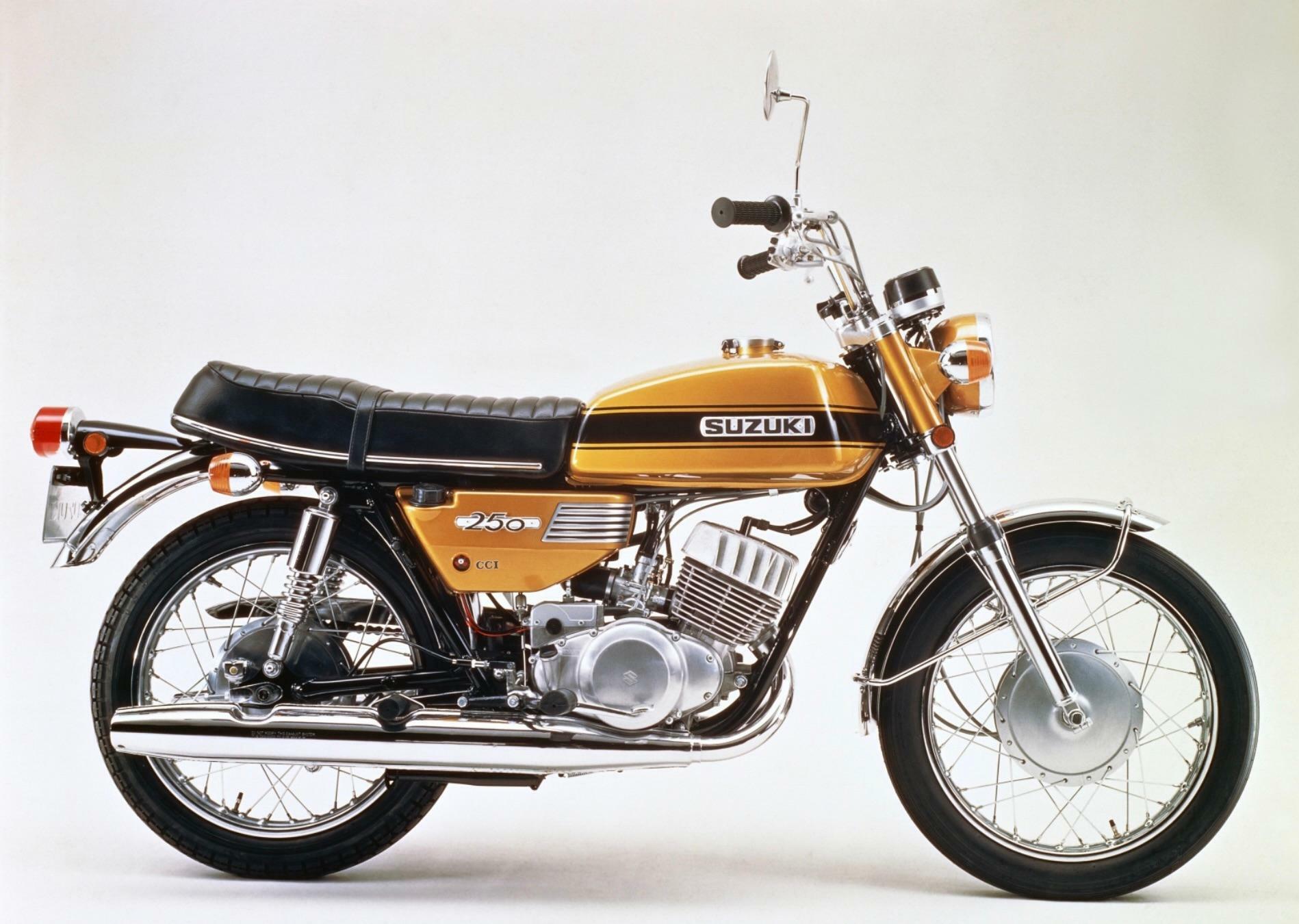 ▲２気筒のGT250〈1971／画像引用元：スズキ〉