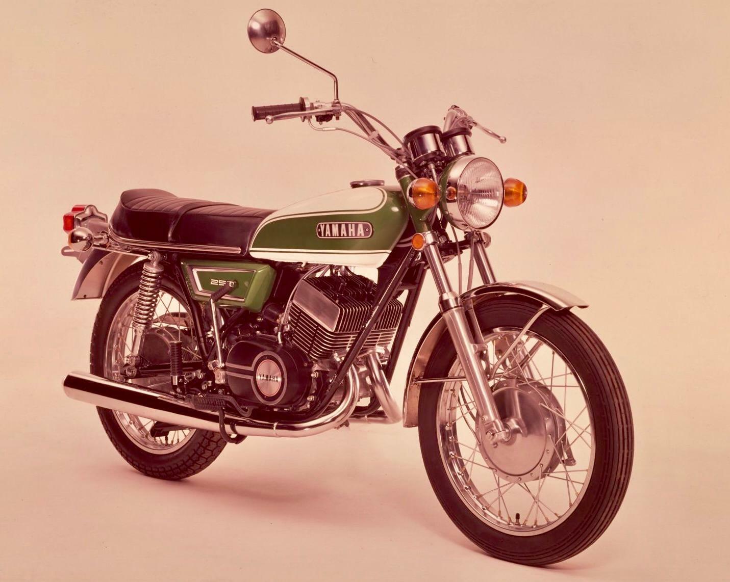 ▲先代モデルのDX250〈1970／画像引用元：ヤマハ発動機〉