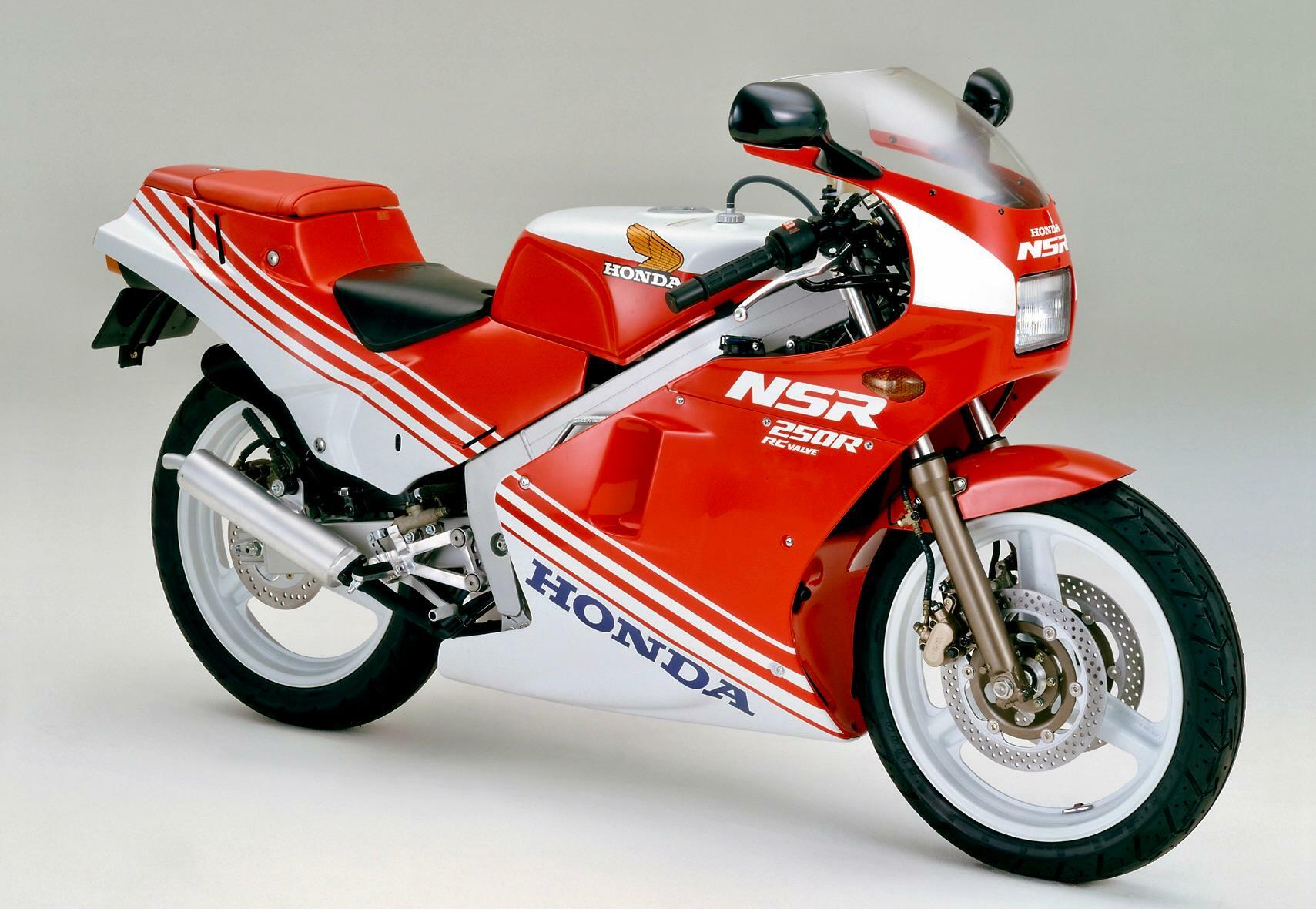 ▲初代・MC16型NSR250R〈1986／画像引用元：本田技研工業〉