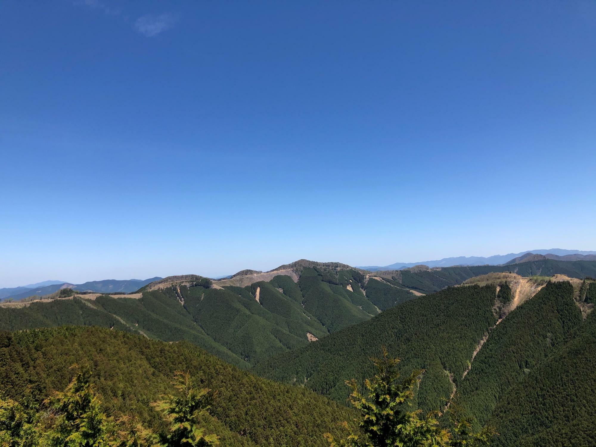 ▲スカイタワー駐車場から望む紀伊山地は絶景