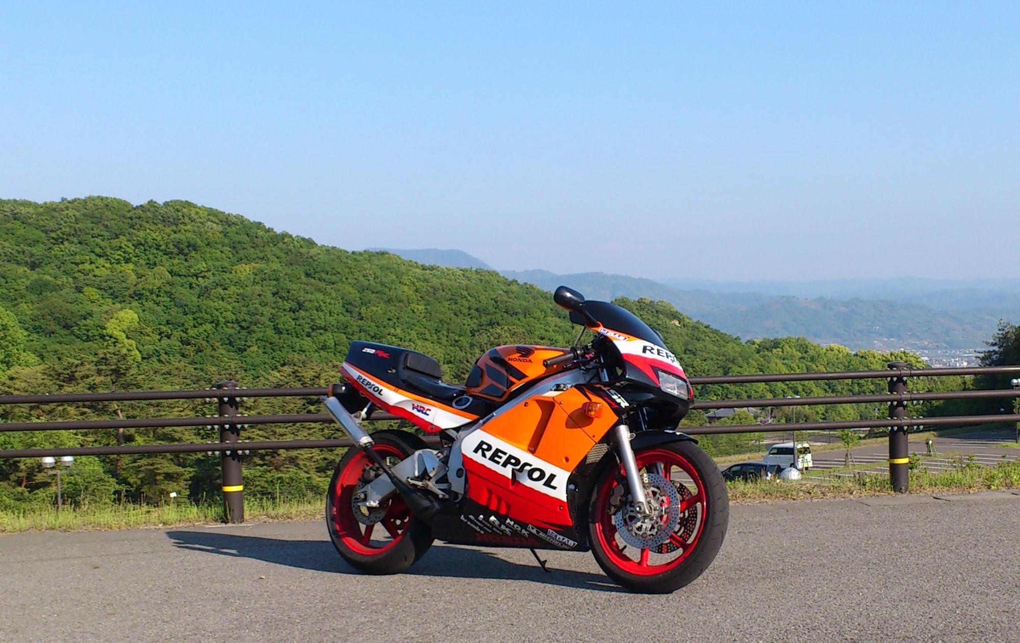 ▲NSR250Rも乗車姿勢が窮屈だったが、それをチャラにする魅力があった