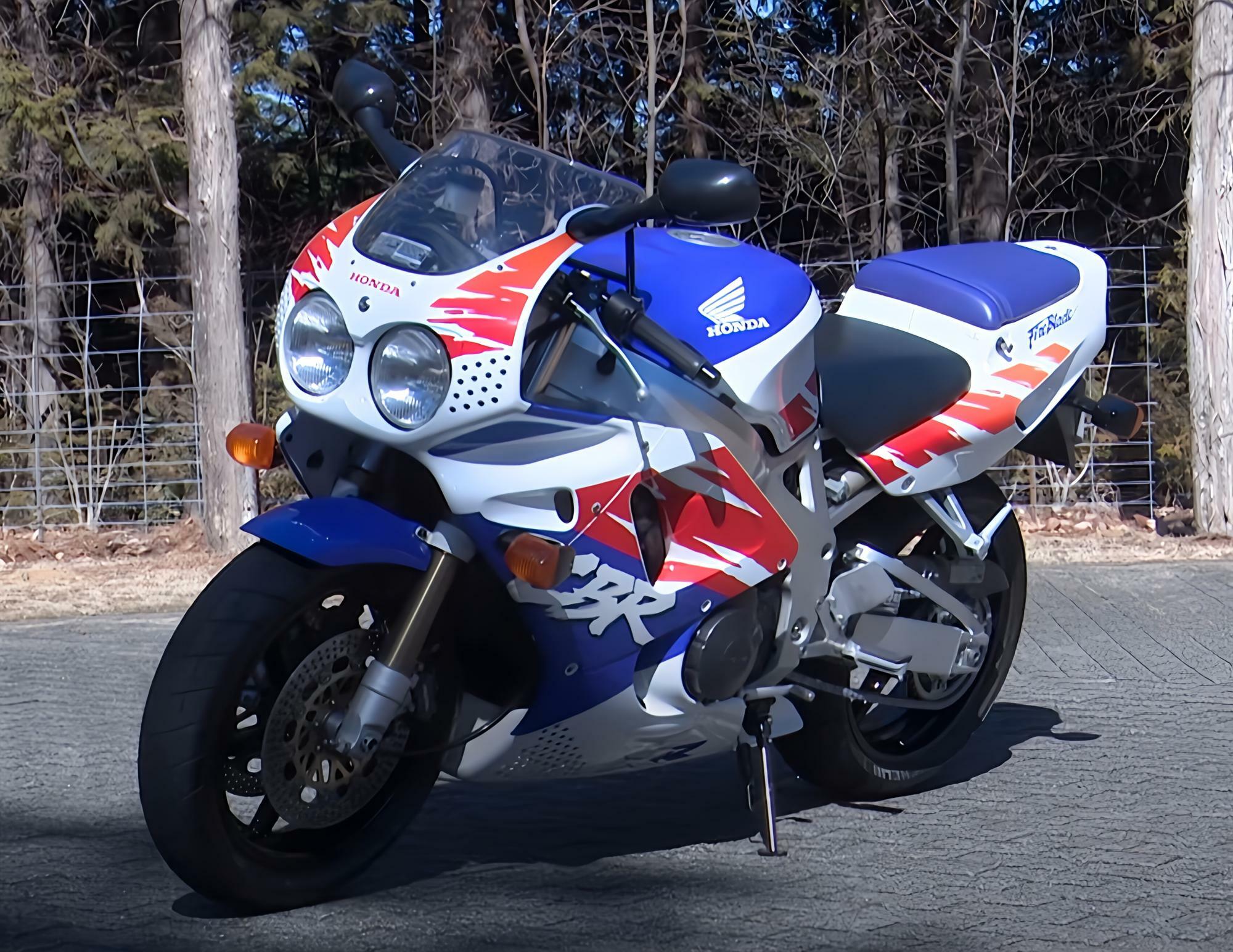 ▲CBR900RR〈1992／画像引用元：本田技研工業〉