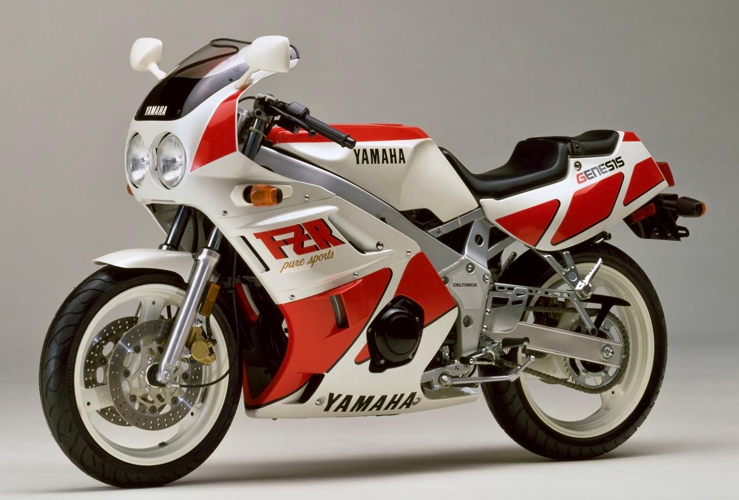 ▲後継モデルのFZR400(レーシングマシンと同名)。FZを弾みにヤマハの４ストスポーツはどんどん進化