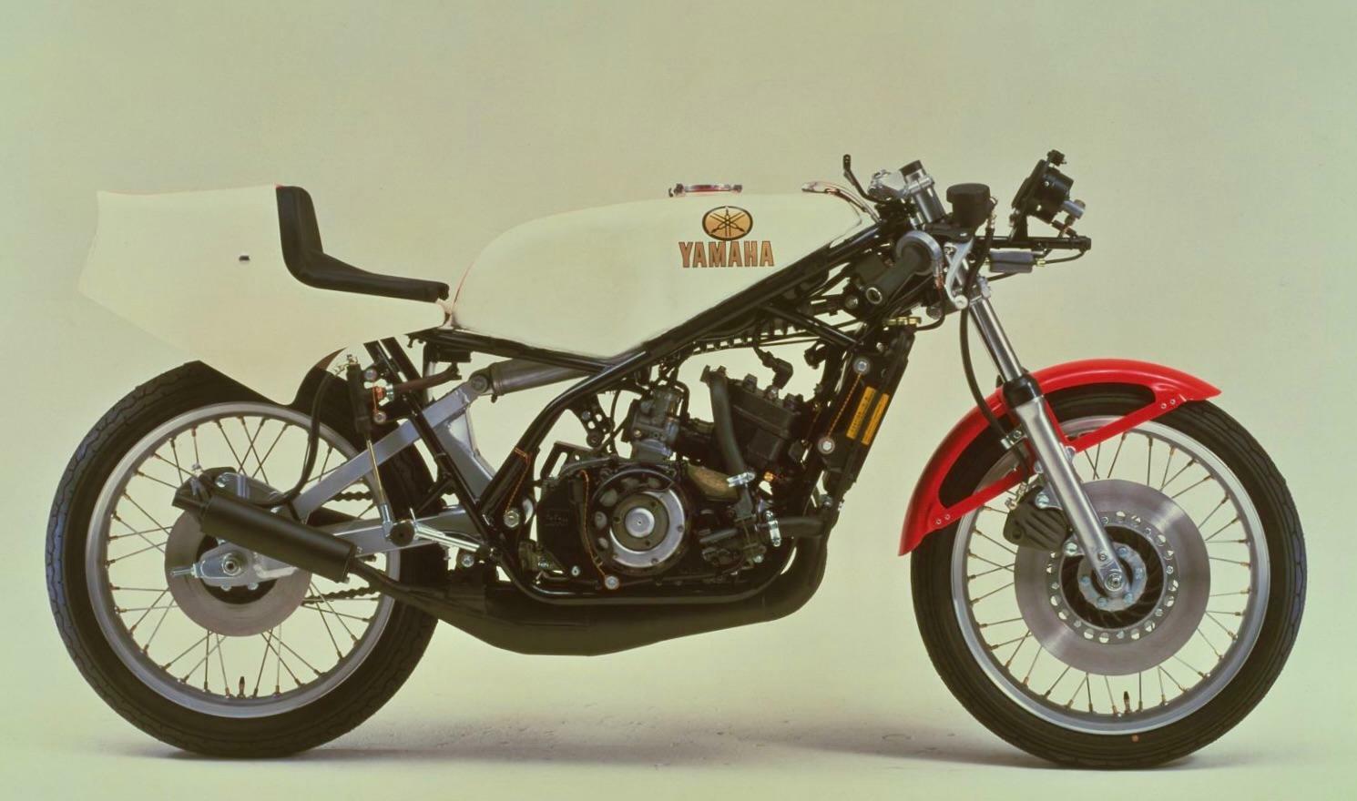 ▲レーシングマシンのTZ250。RZ開発の参考とされた