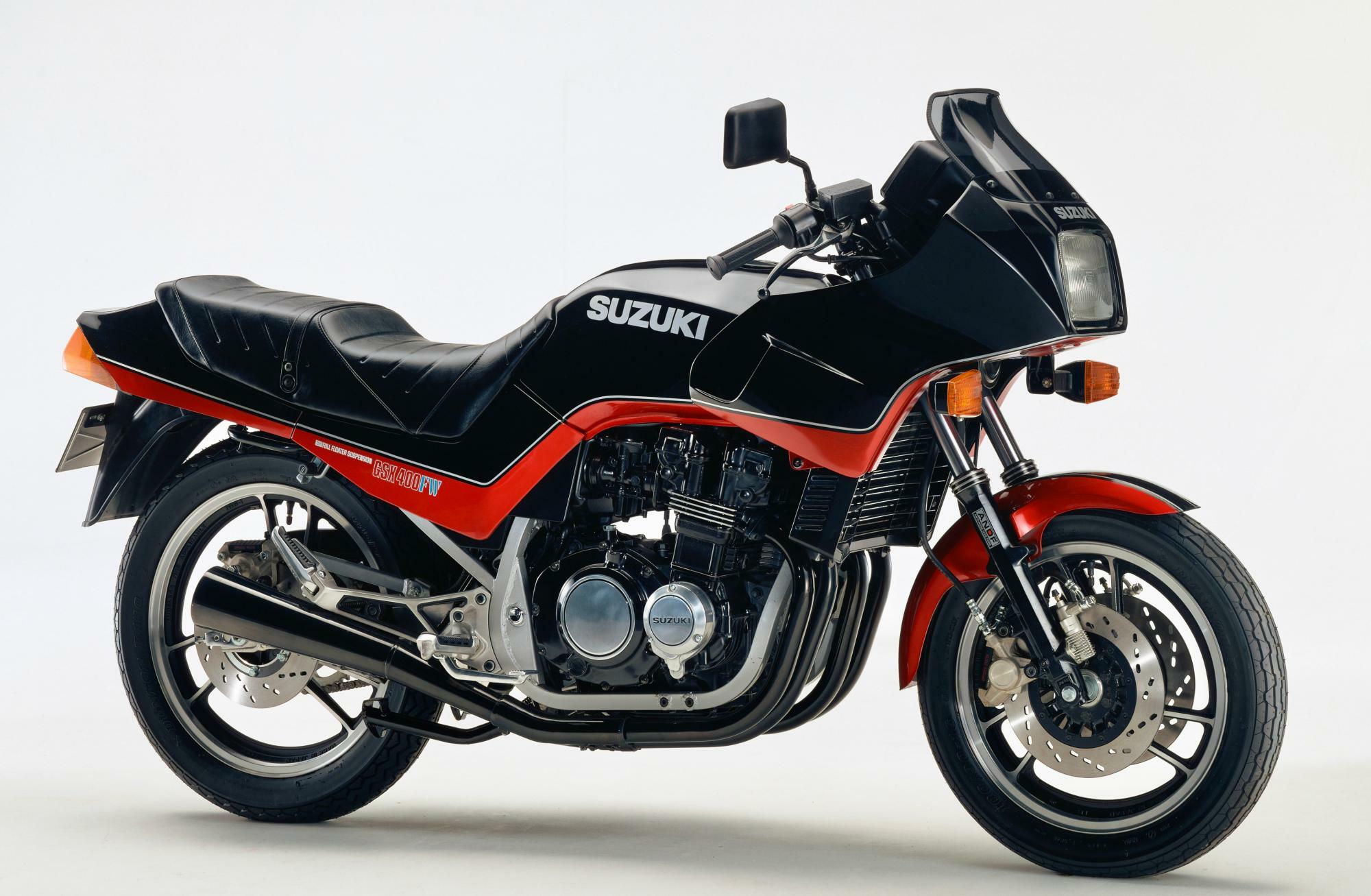 ▲GSX-Rの先代的存在にあたるGSX400FW