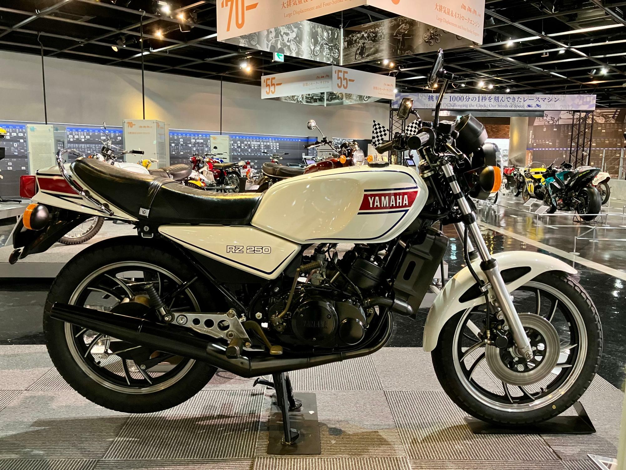 ▲ある種「先祖」とも言えるRZ250。80年代のバイクブームを盛り立てたモデルの一つだ