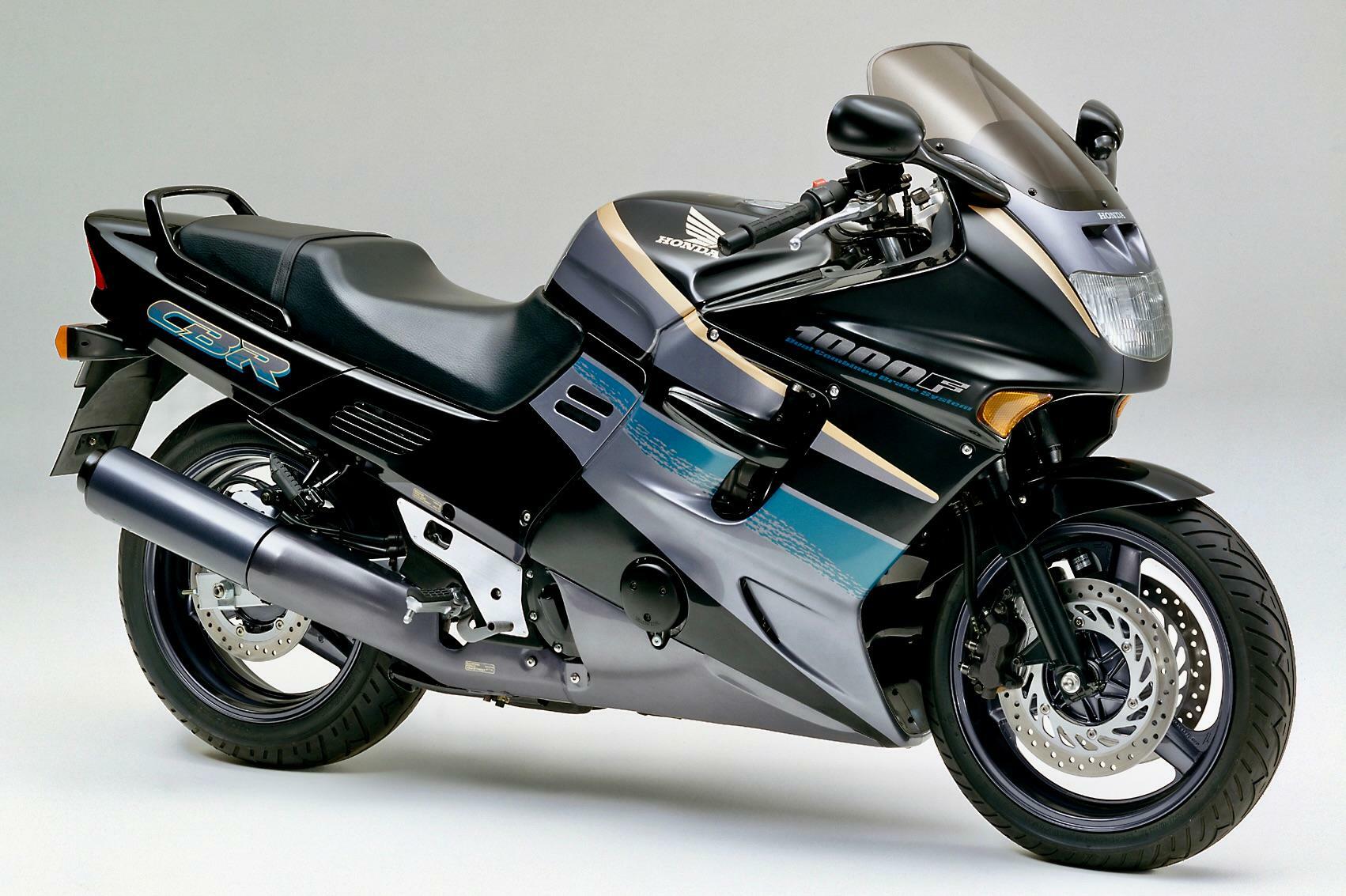 ▲1986年に発売されたCBR1000F。車重は装備重量で273kgあった