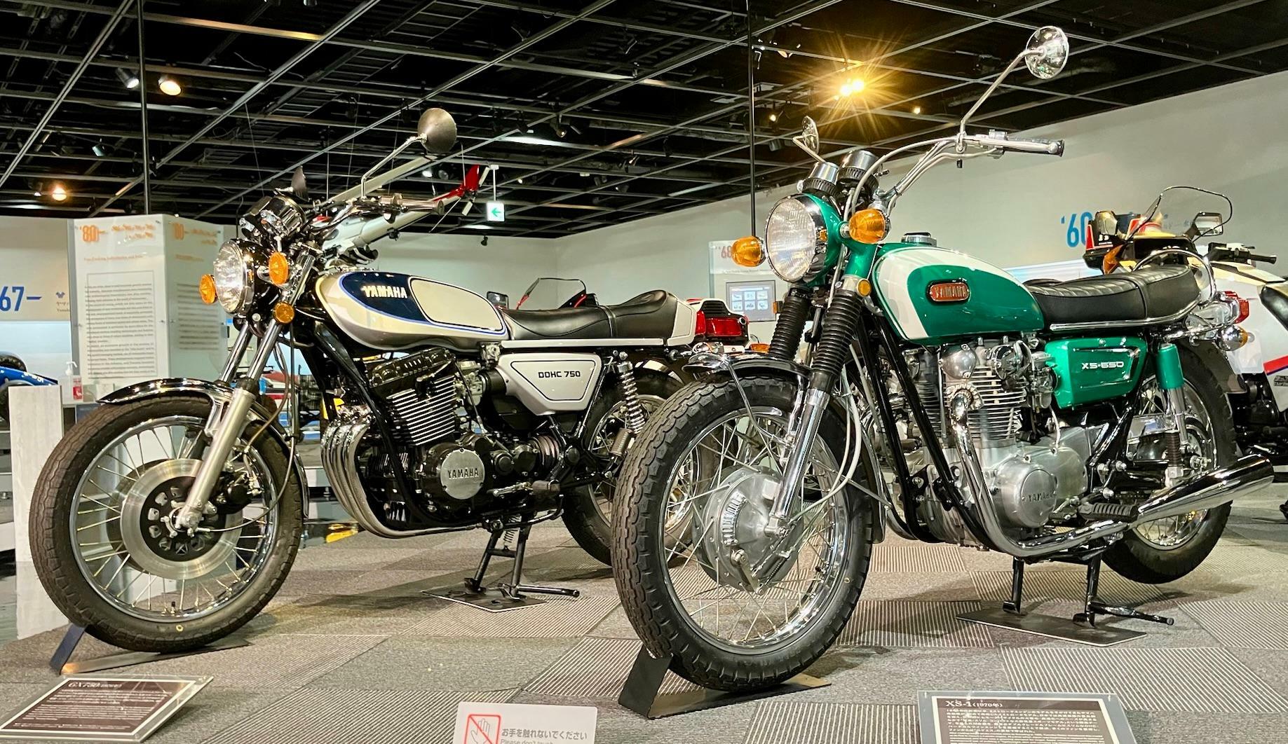 ▲ヤマハ初の大型モデル・XS-1(画像右)と、1976年発売のGX750(同左)