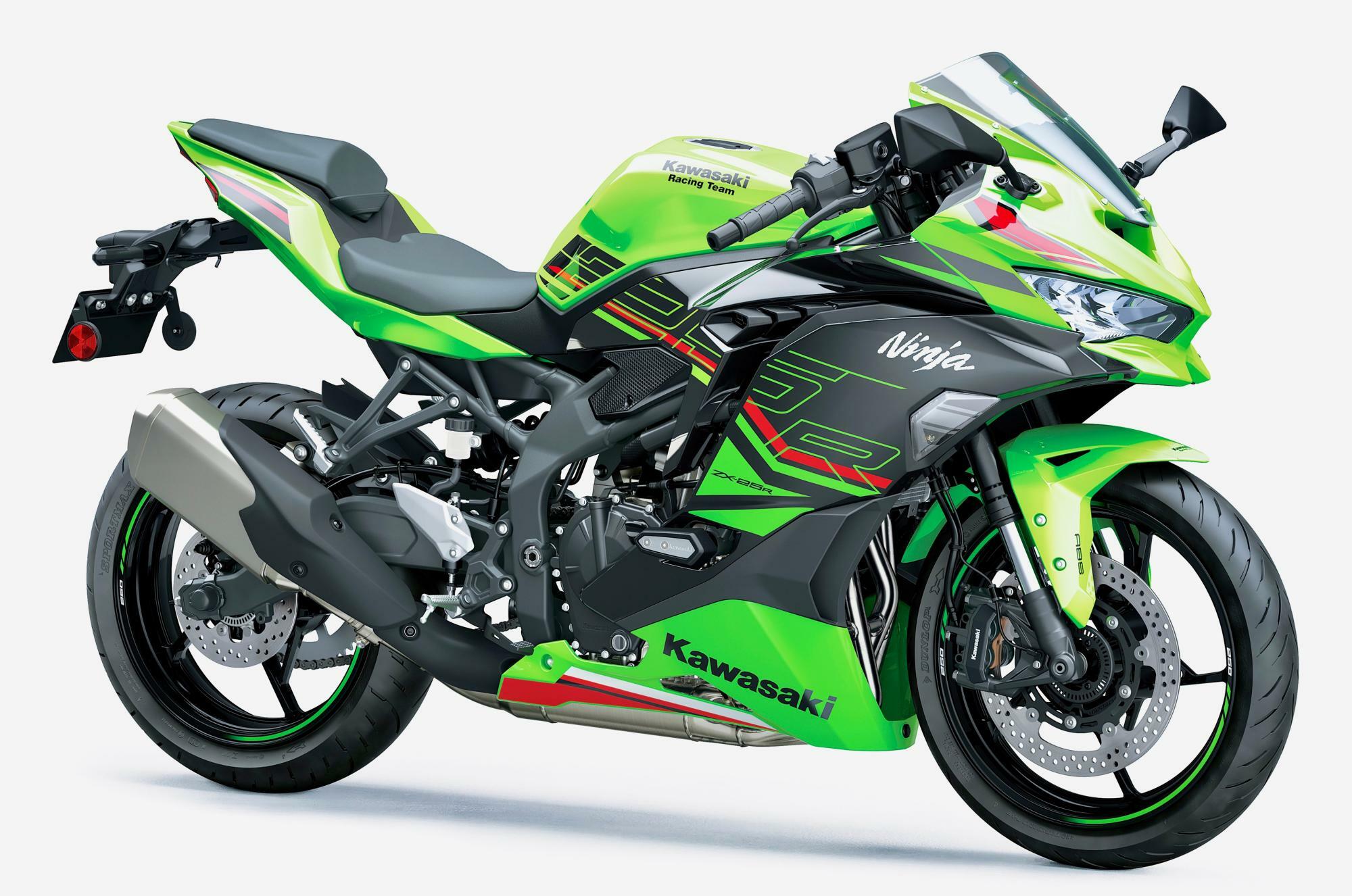 ▲10年以上ぶりの“４スト・250cc・４気筒”モデルとして現れたカワサキ・ZX-25R