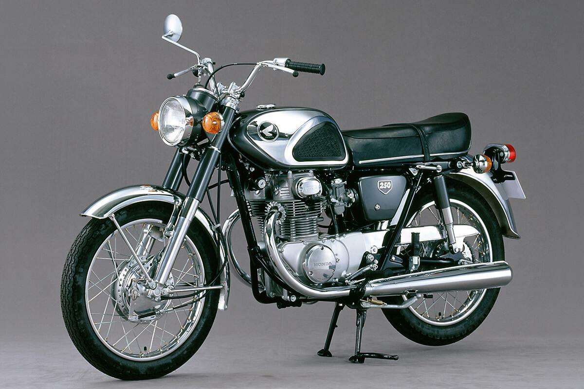 ▲こちらがCB250。ホンダ草創期の名車・CB72を超えるスポーツモデルとして開発された