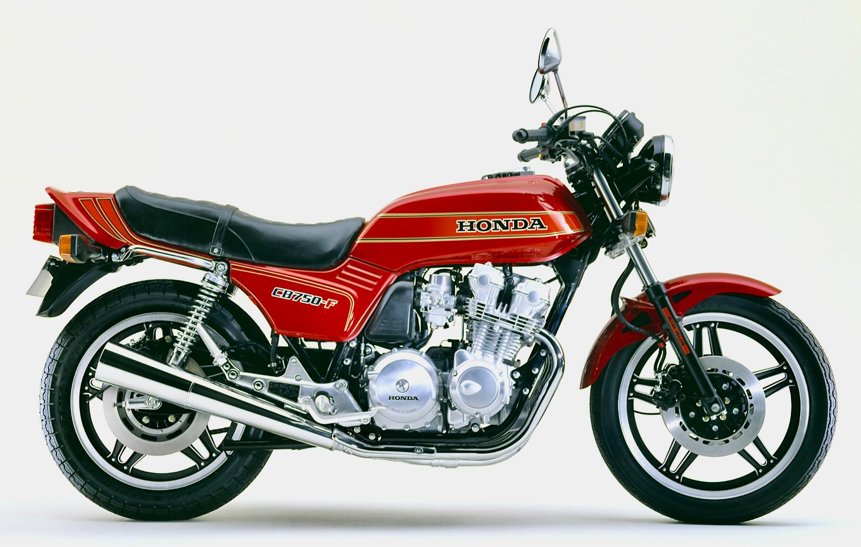 ▲’79年にデビューしたCB750F。ホークⅢとよく似たデザインが採用された