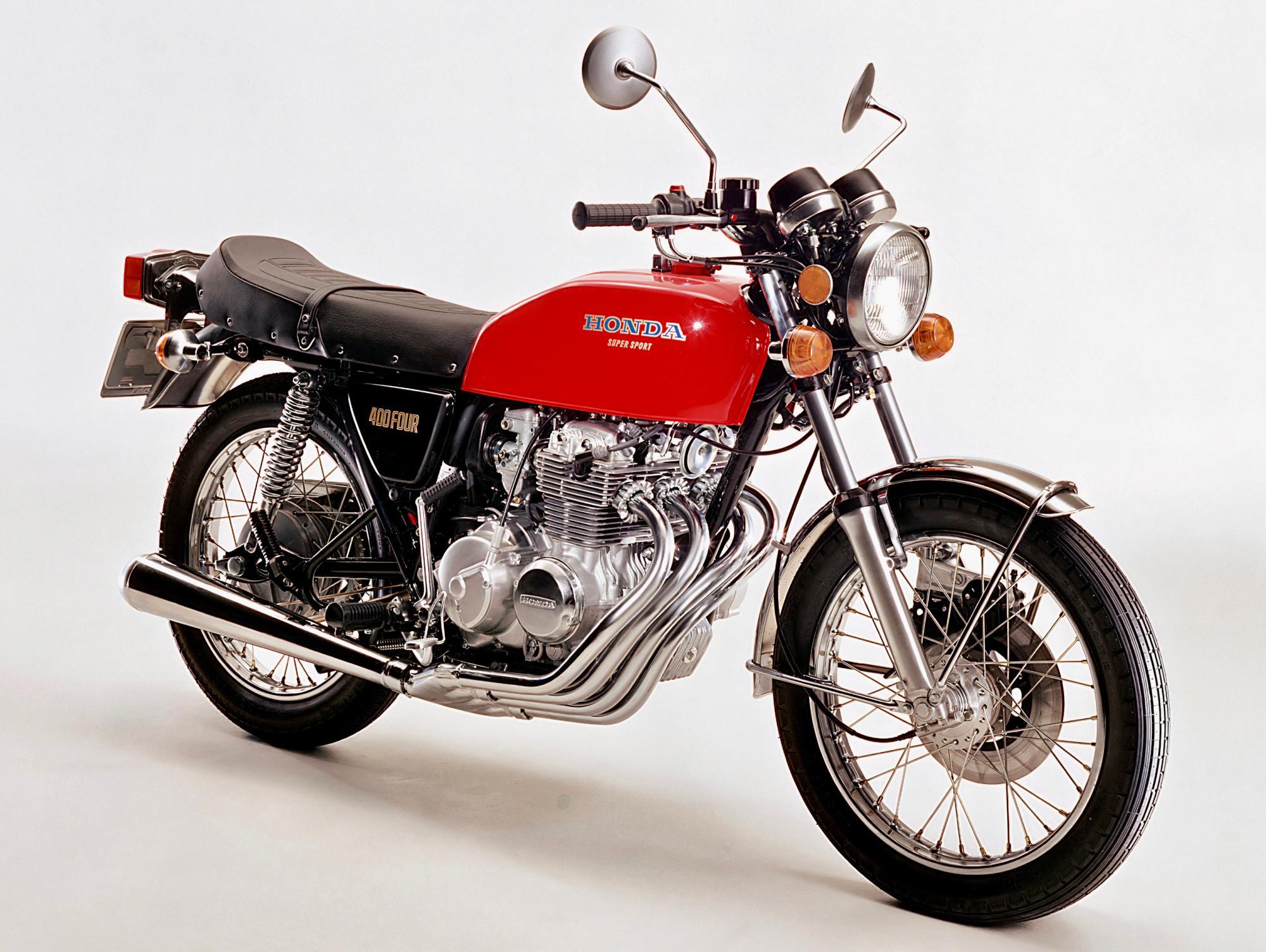 ▲’74年登場のCB400FOURは、４発エンジンがアダ(＝採算が悪かった)となり消滅してしまった